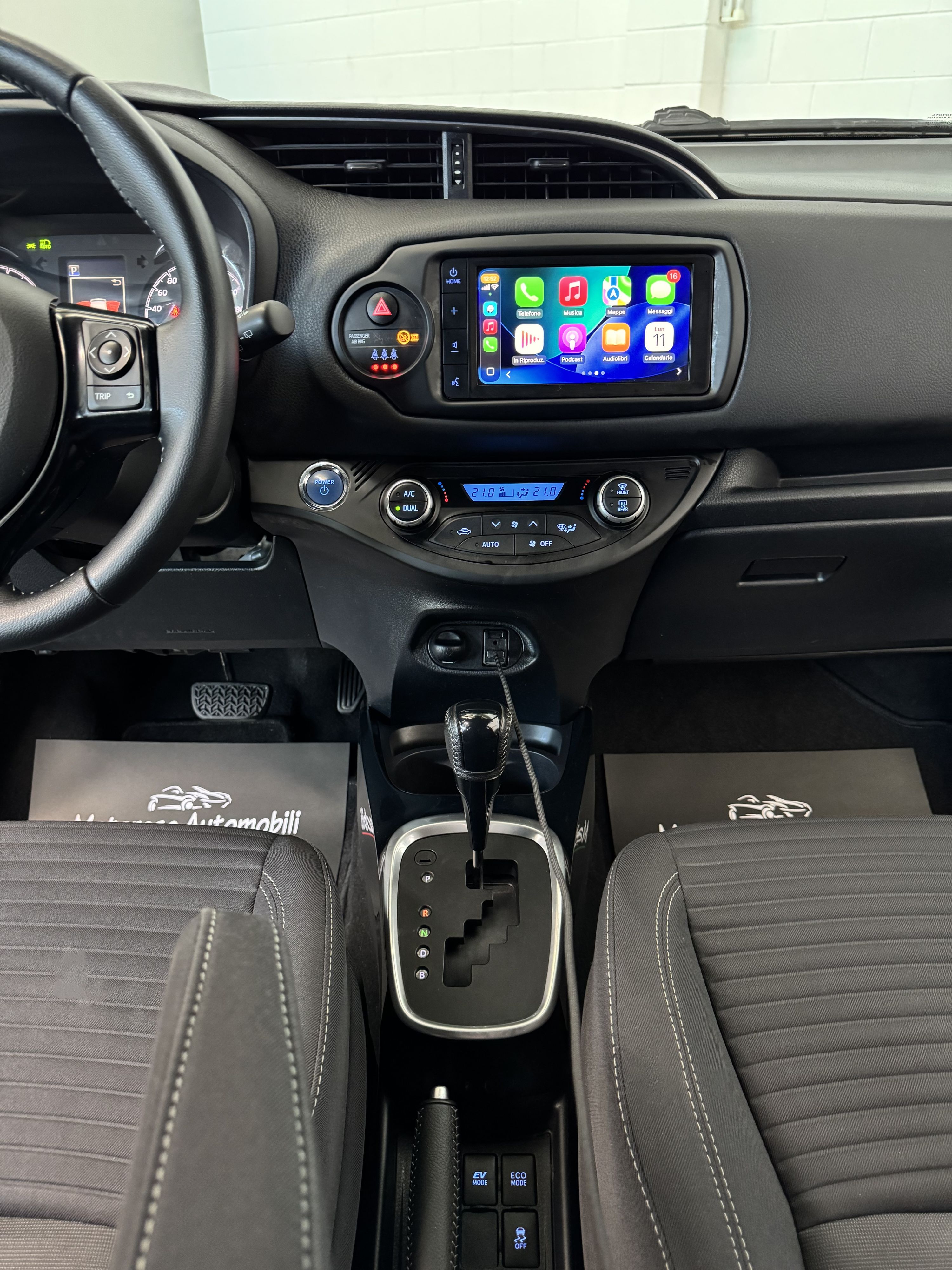 Toyota Yaris Hybrid 5p 1.5cc 73cv Automatica CarPlay OK Neopatentati 2019 — foto 15