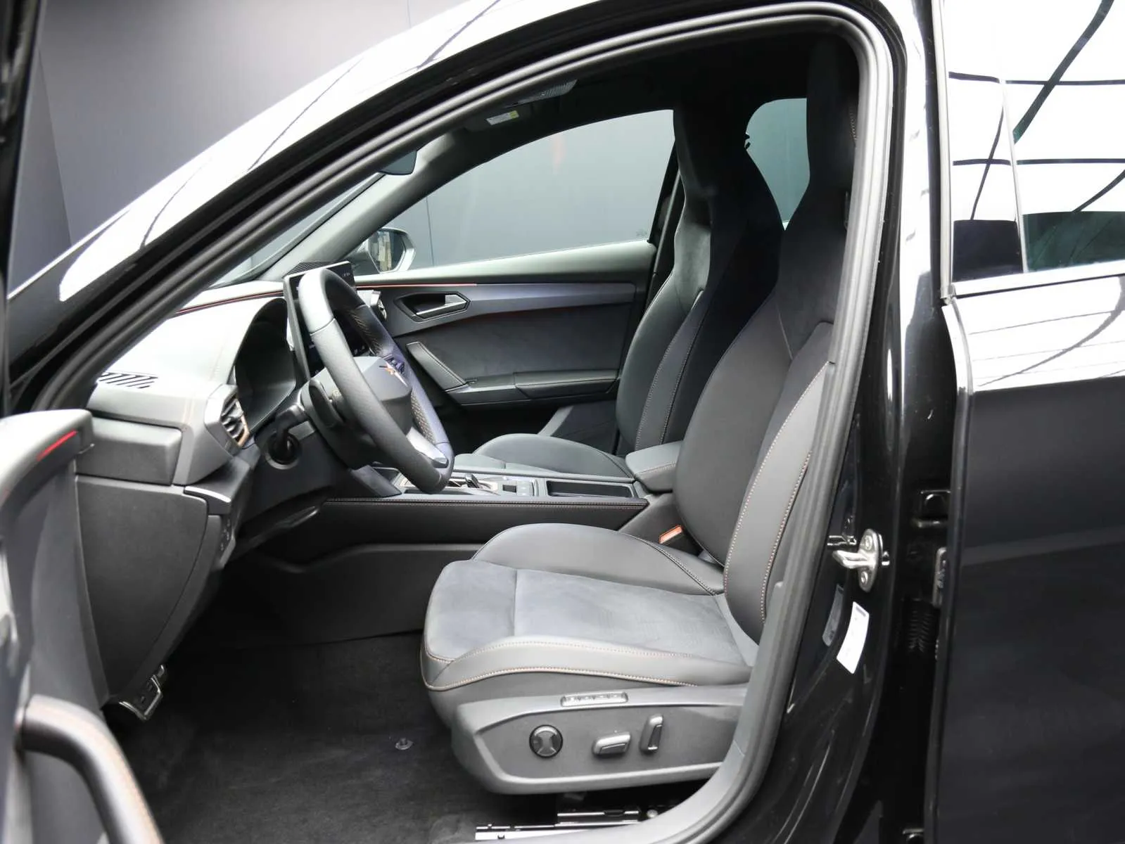 Cupra Formentor 2.0 tsi VZ 4drive 333cv dsg 2025 — foto 3