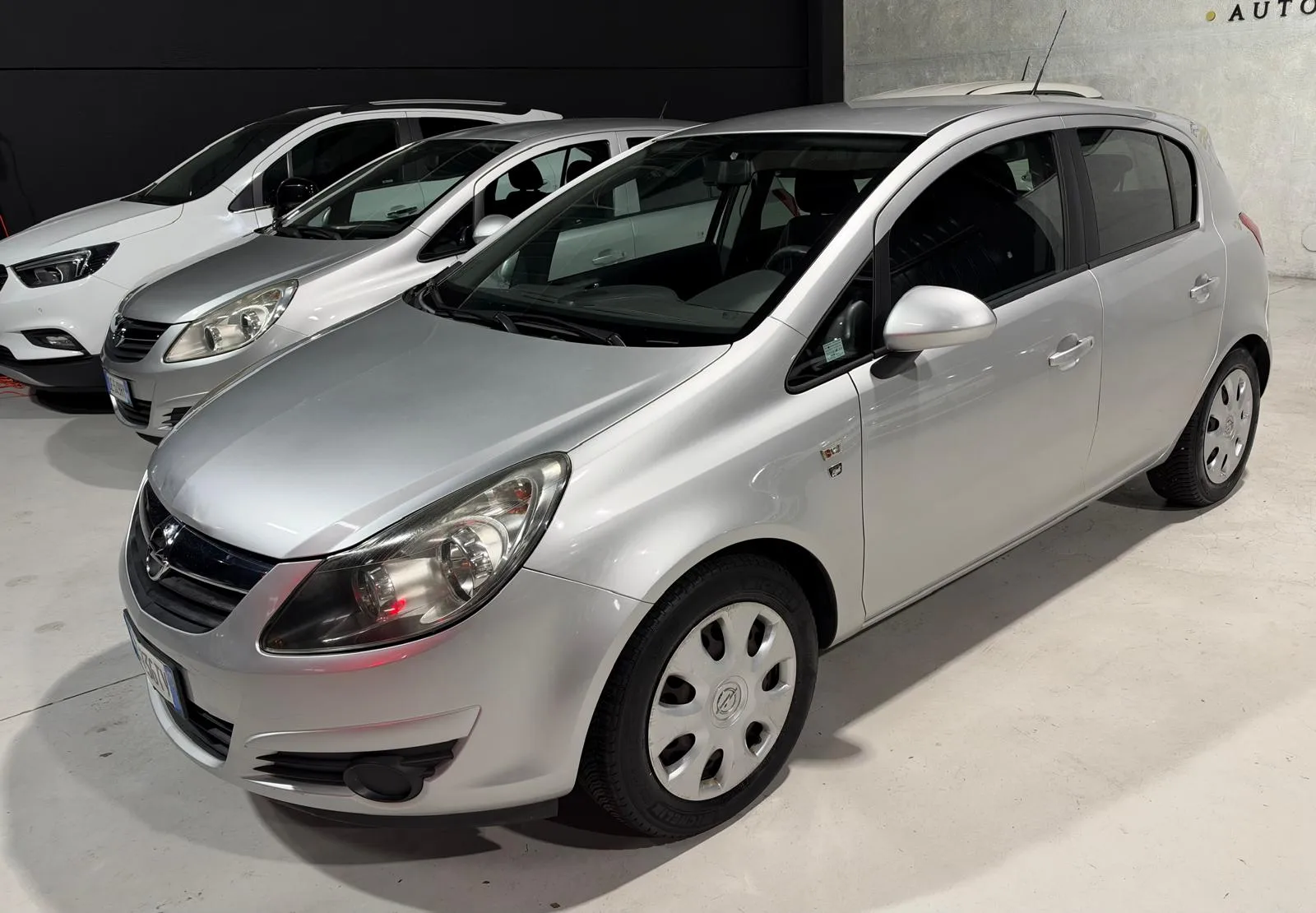 Opel Corsa Benzina Neopatentati 5 posti 2011 — foto 3