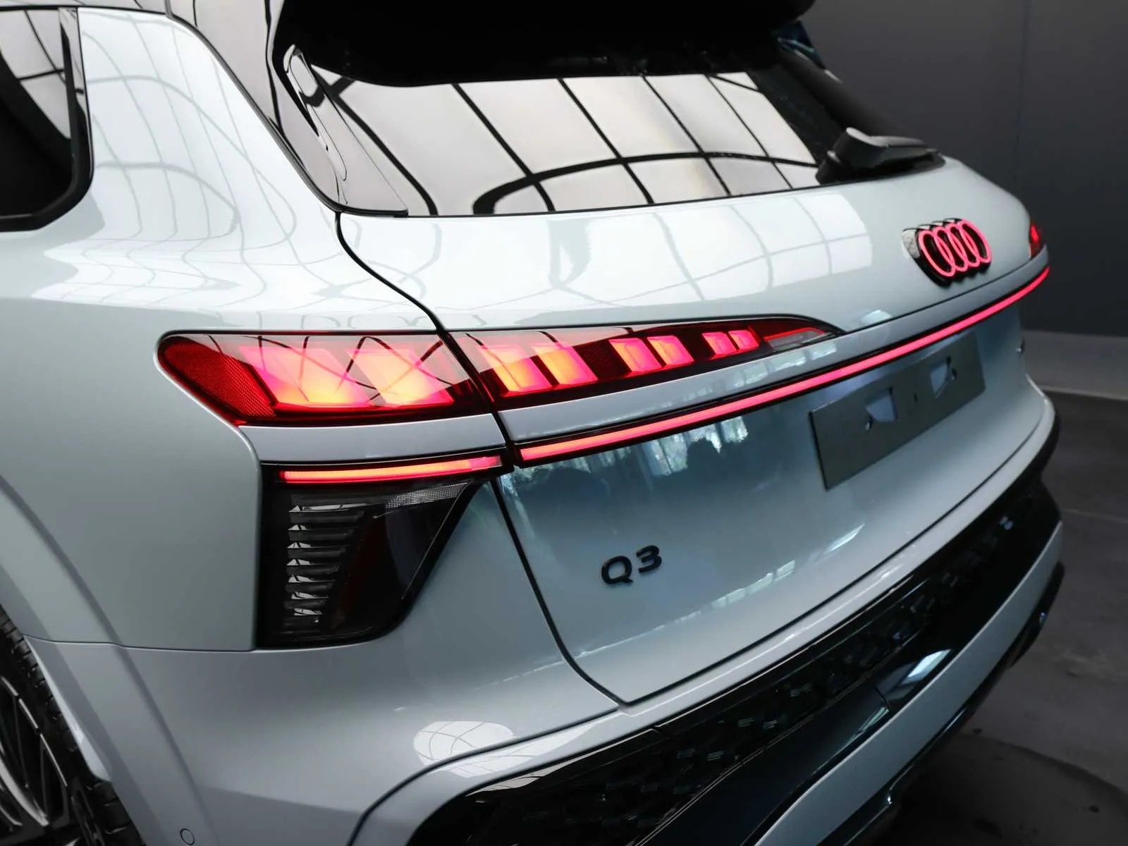 Audi Q3 2.0 tfsi S line edition quattro 265cv s-tronic 2026 — foto 23