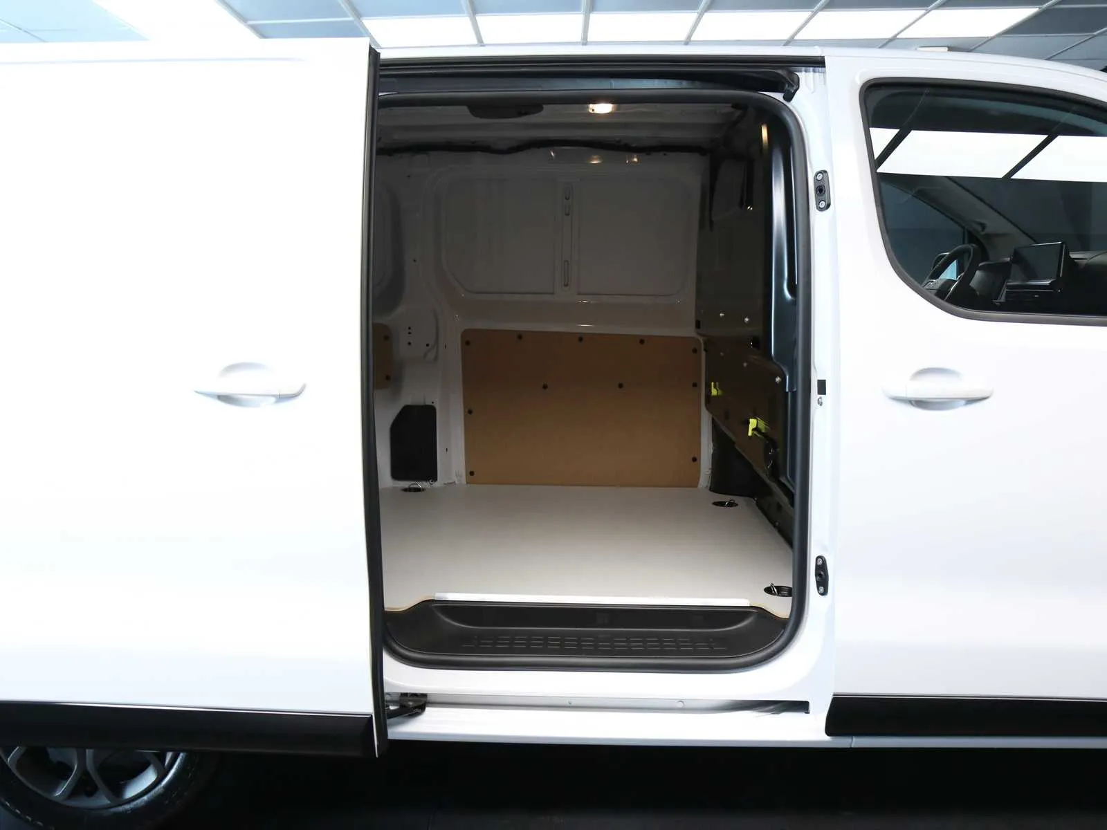 Citroen Jumpy M 2.2 diesel S&S 180cv auto 2026 — foto 31