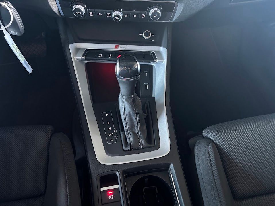 Audi Q3  35 tfsi mhev s-tronic  150CV 2020 — foto 16