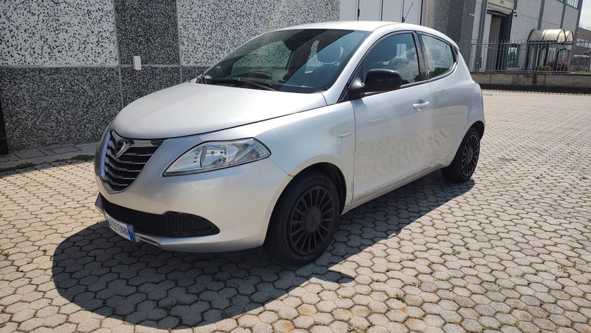 Lancia Ypsilon 1.2 8v Platinum 69cv E6 2013
