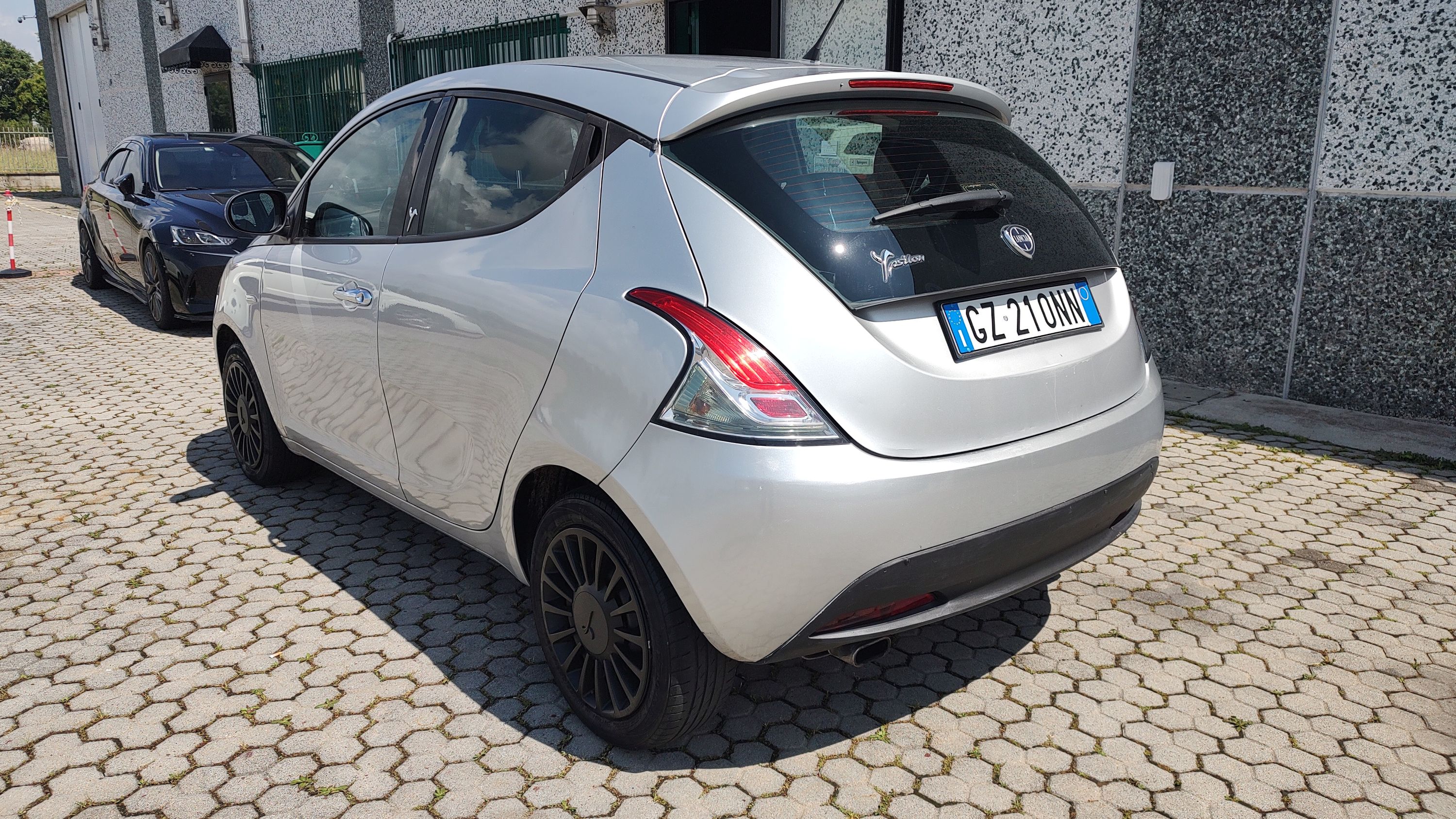 Lancia Ypsilon 1.2 8v Platinum 69cv E6 2013 — foto 3