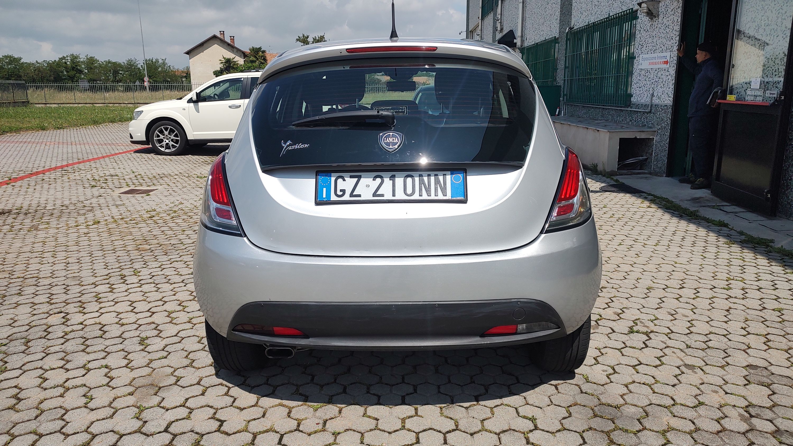 Lancia Ypsilon 1.2 8v Platinum 69cv E6 2013 — foto 4