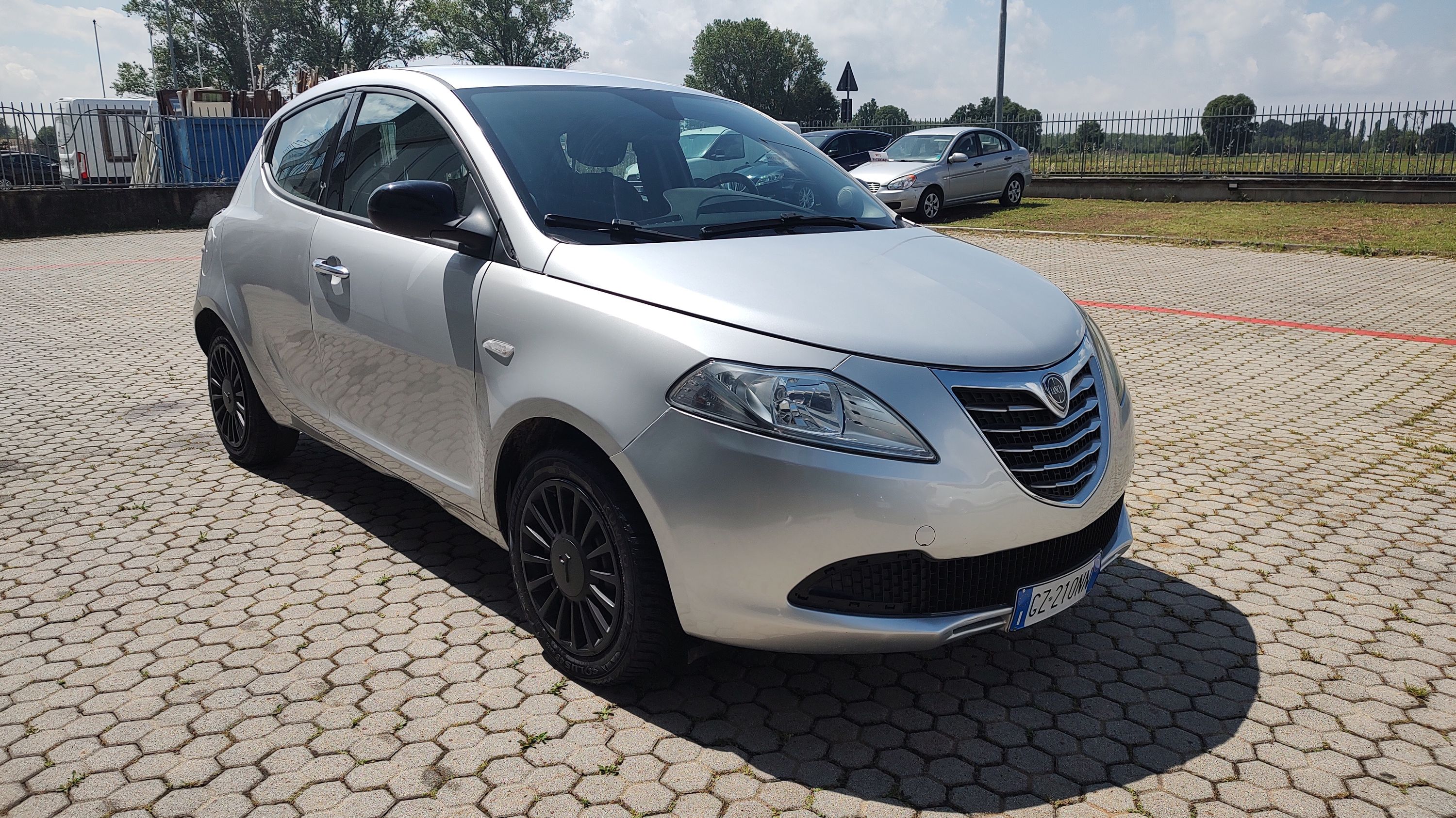 Lancia Ypsilon 1.2 8v Platinum 69cv E6 2013 — foto 6