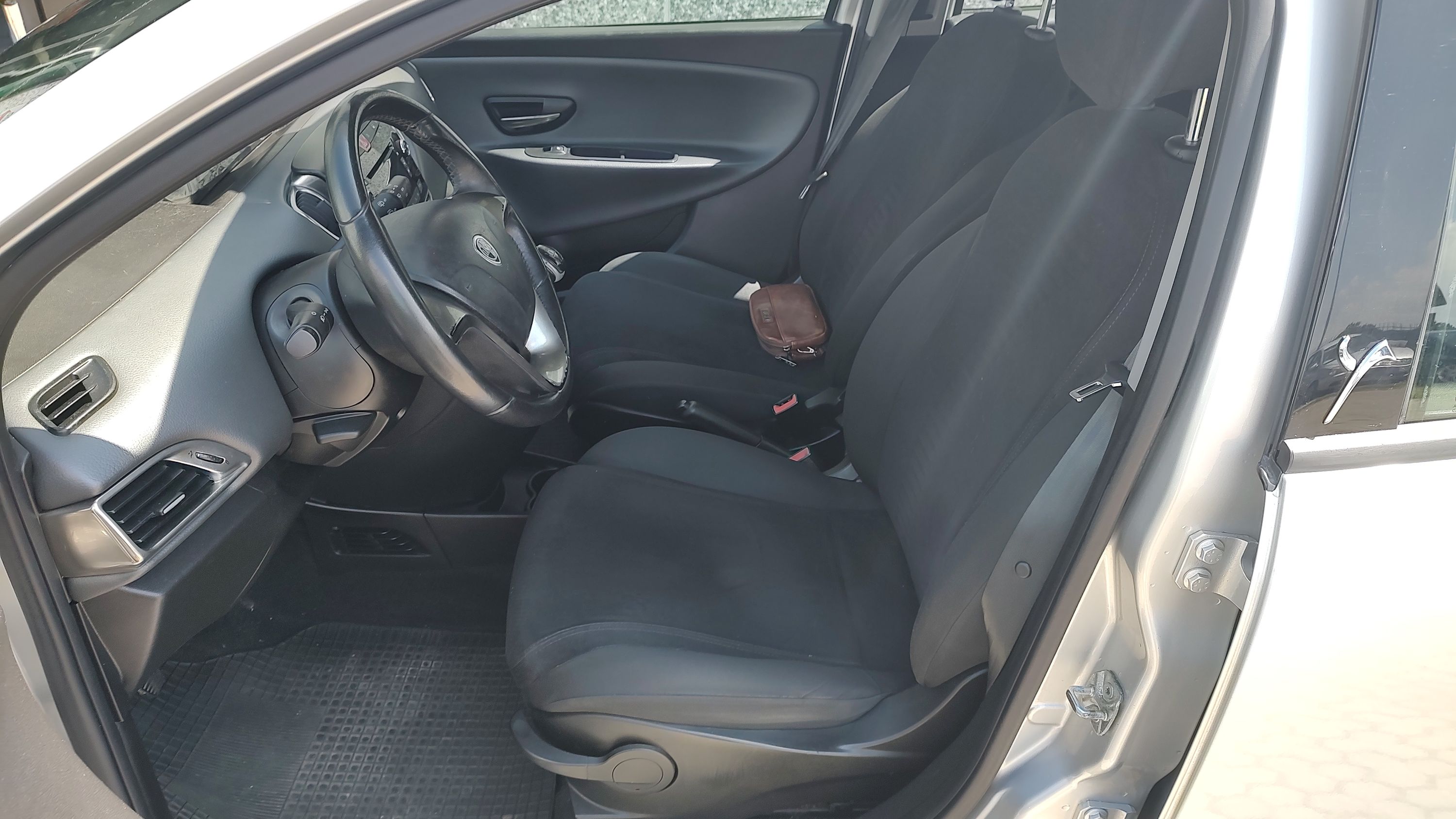 Lancia Ypsilon 1.2 8v Platinum 69cv E6 2013 — foto 10