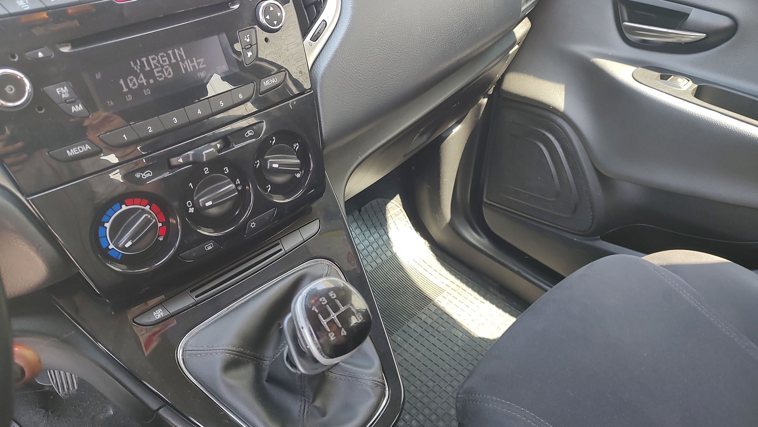 Lancia Ypsilon 1.2 8v Platinum 69cv E6 2013 — foto 11