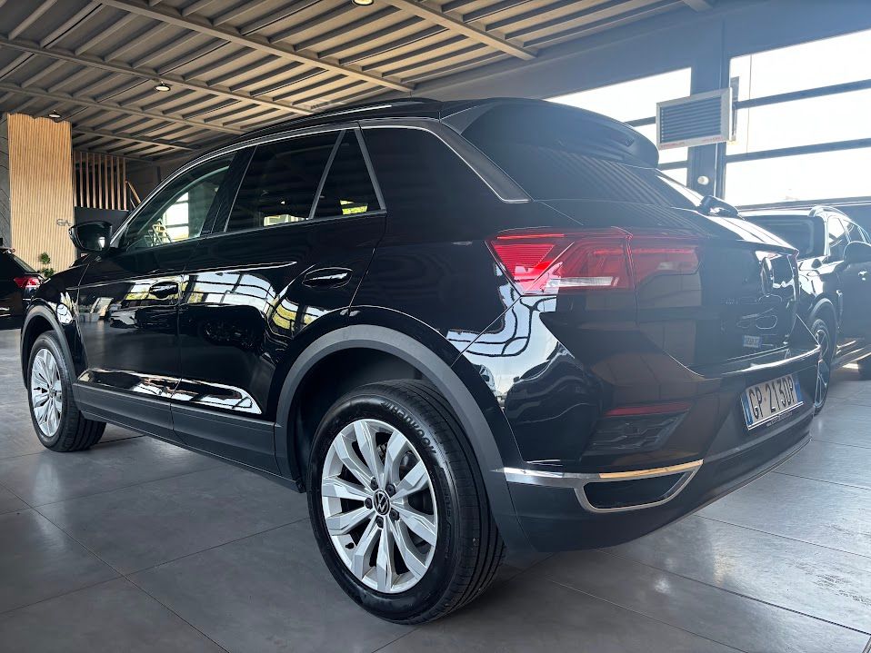 Volkswagen T-Roc 1.5 tsi ACT ADVANCE dsg 150CV 2023 — foto 2