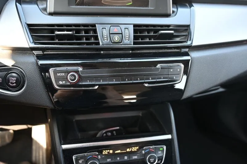 BMW 218d Gran Tourer 7p.ti auto 2016 — foto 10