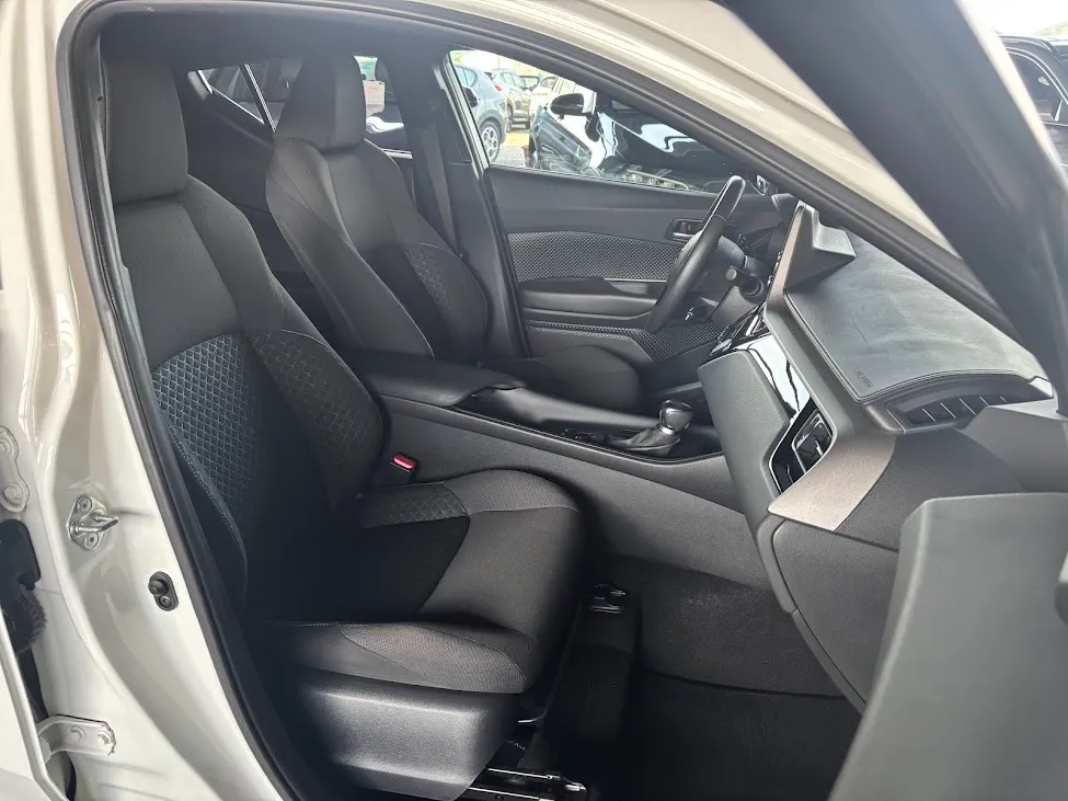 Toyota C-HR 1.8h Business e-cvt 122CV 2020 — foto 11