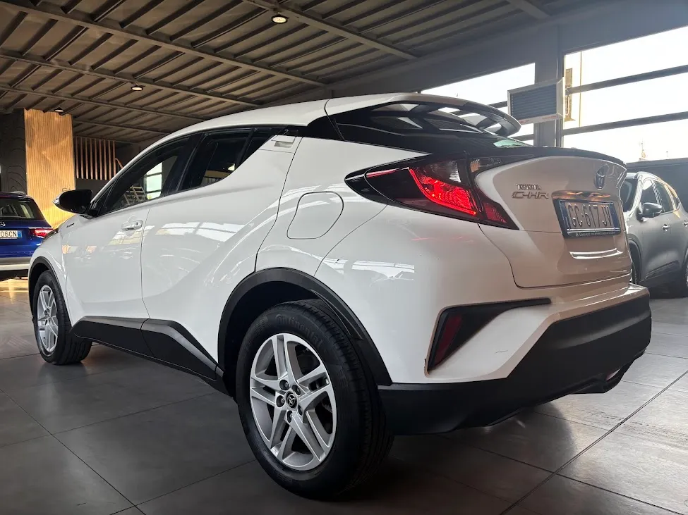 Toyota C-HR 1.8h Business e-cvt 122CV 2020 — foto 2