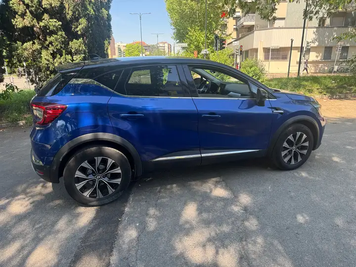 Renault Captur 1.0 tce Intens 90cv my21 2023 — foto 6