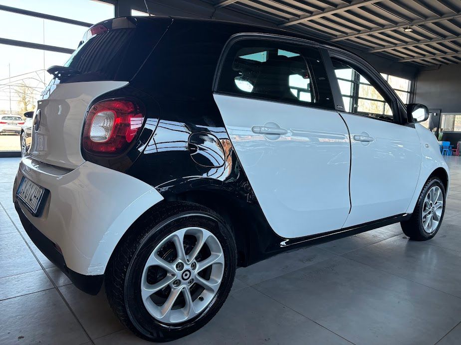 Smart SMART FORFOUR 90 0.9 TURBO PASSION 90CV NEOPATENTATI 2019 — foto 4