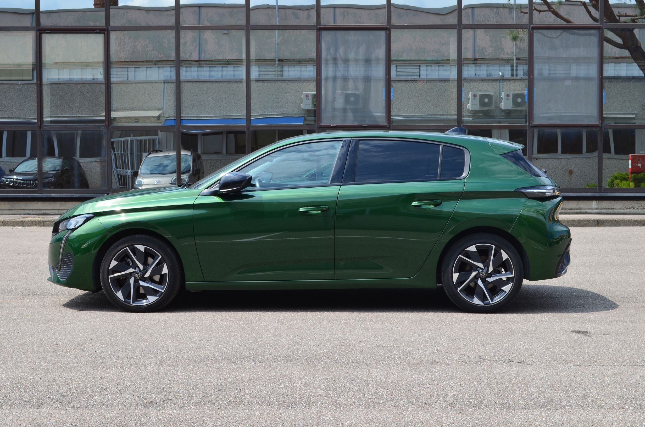 Peugeot 308 1.5 bluehdi Allure Pack s&s 130cv eat8 2024 — foto 2