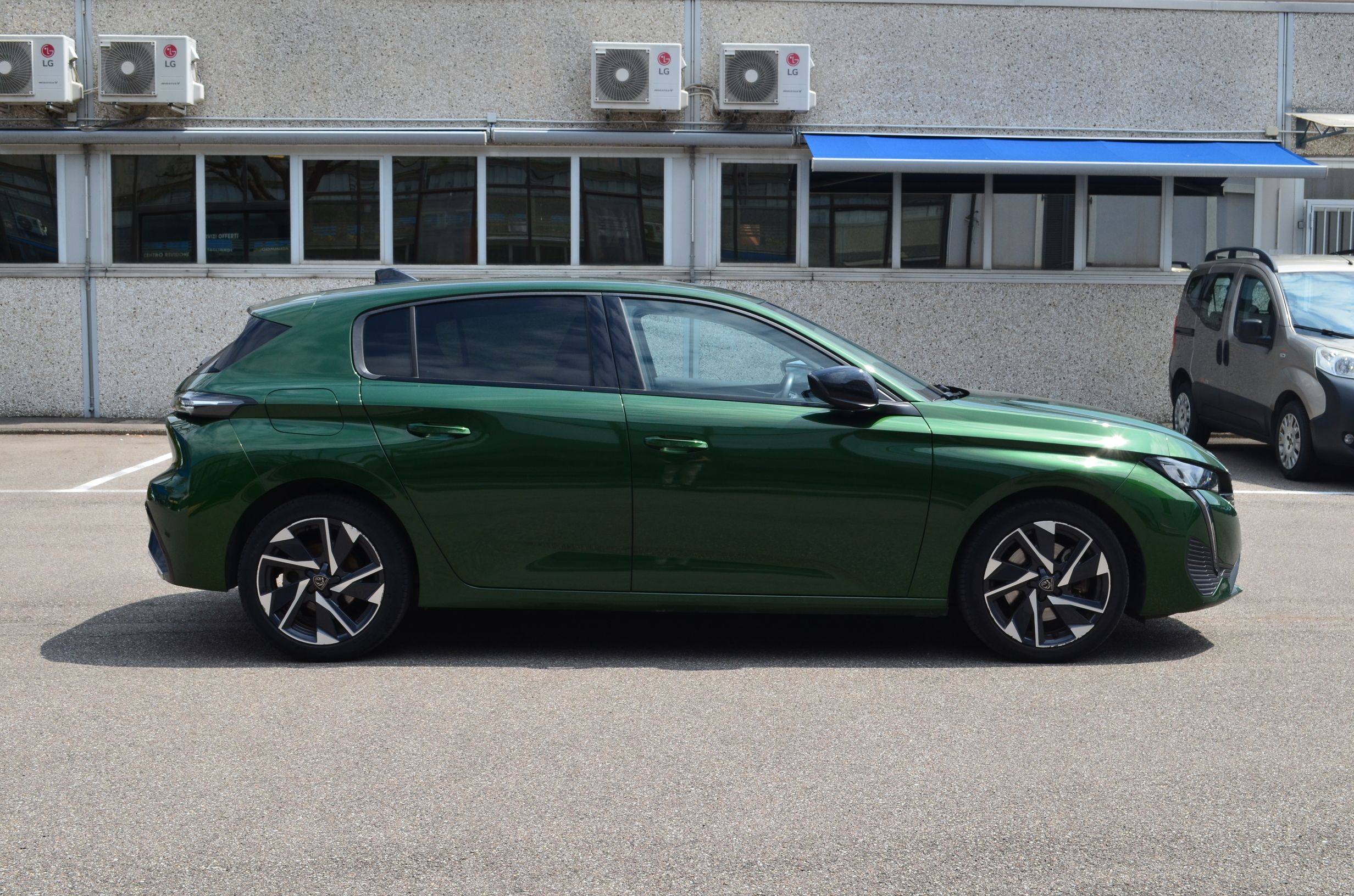 Peugeot 308 1.5 bluehdi Allure Pack s&s 130cv eat8 2024 — foto 6