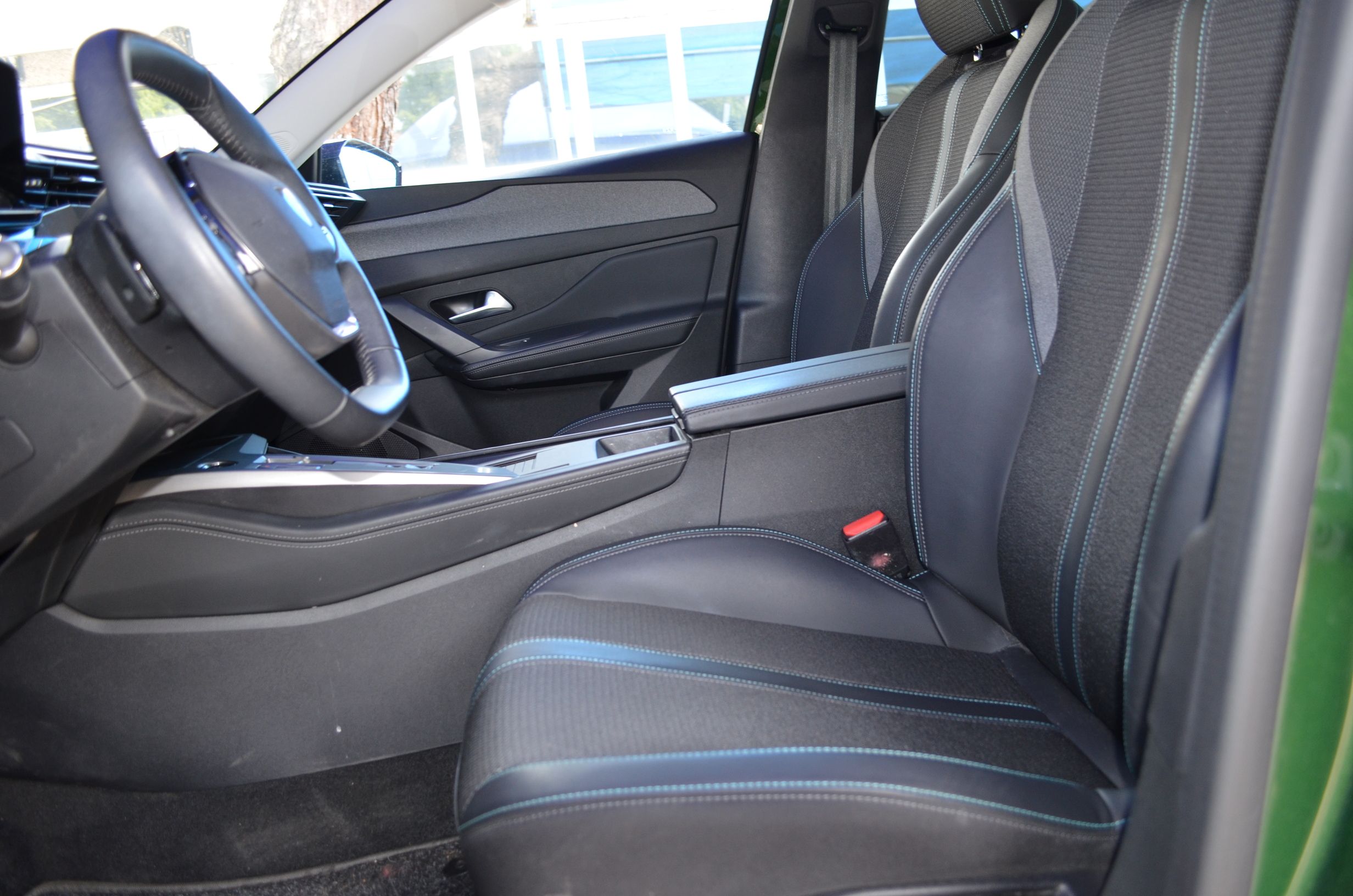 Peugeot 308 1.5 bluehdi Allure Pack s&s 130cv eat8 2024 — foto 11