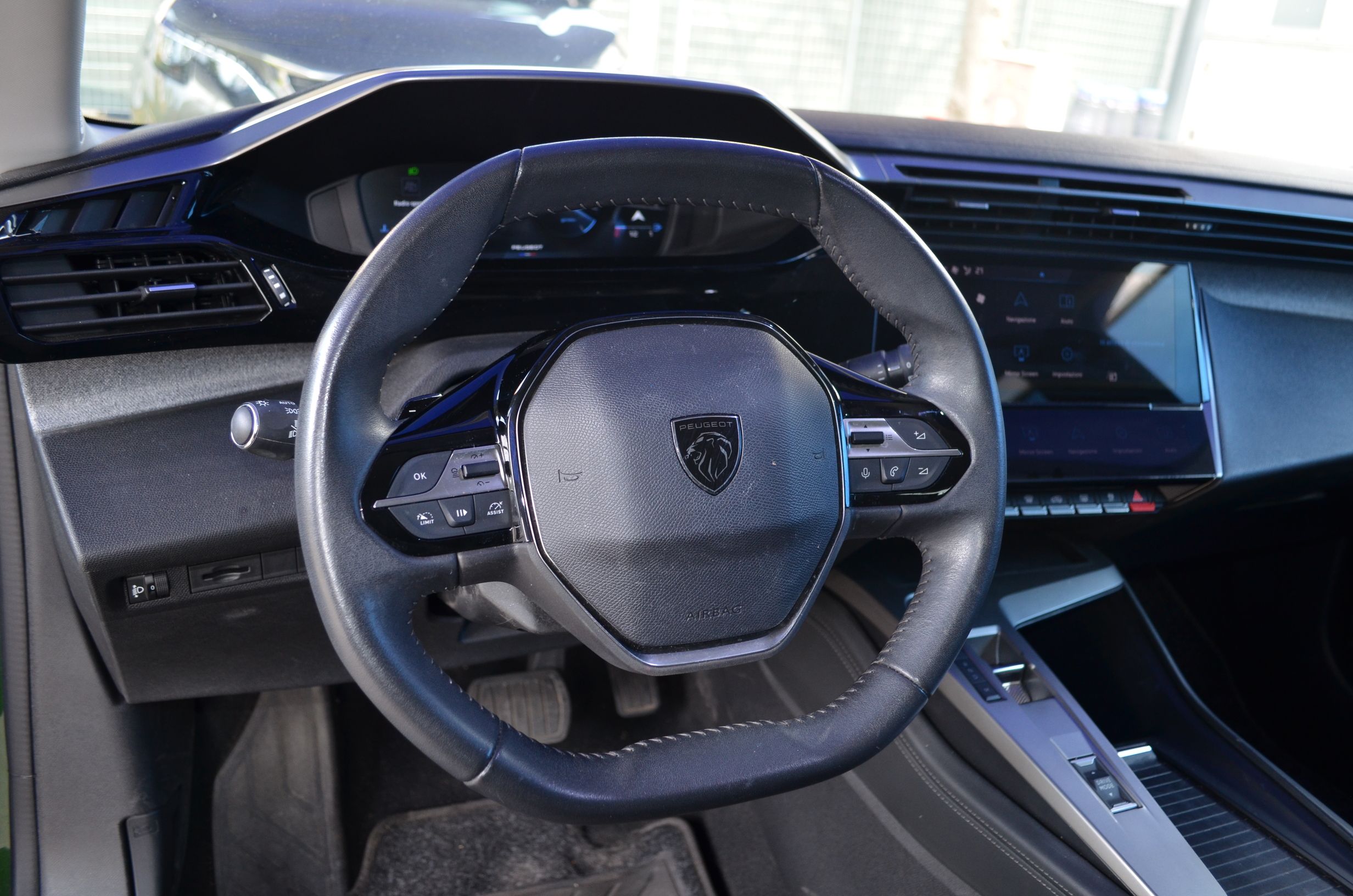 Peugeot 308 1.5 bluehdi Allure Pack s&s 130cv eat8 2024 — foto 12