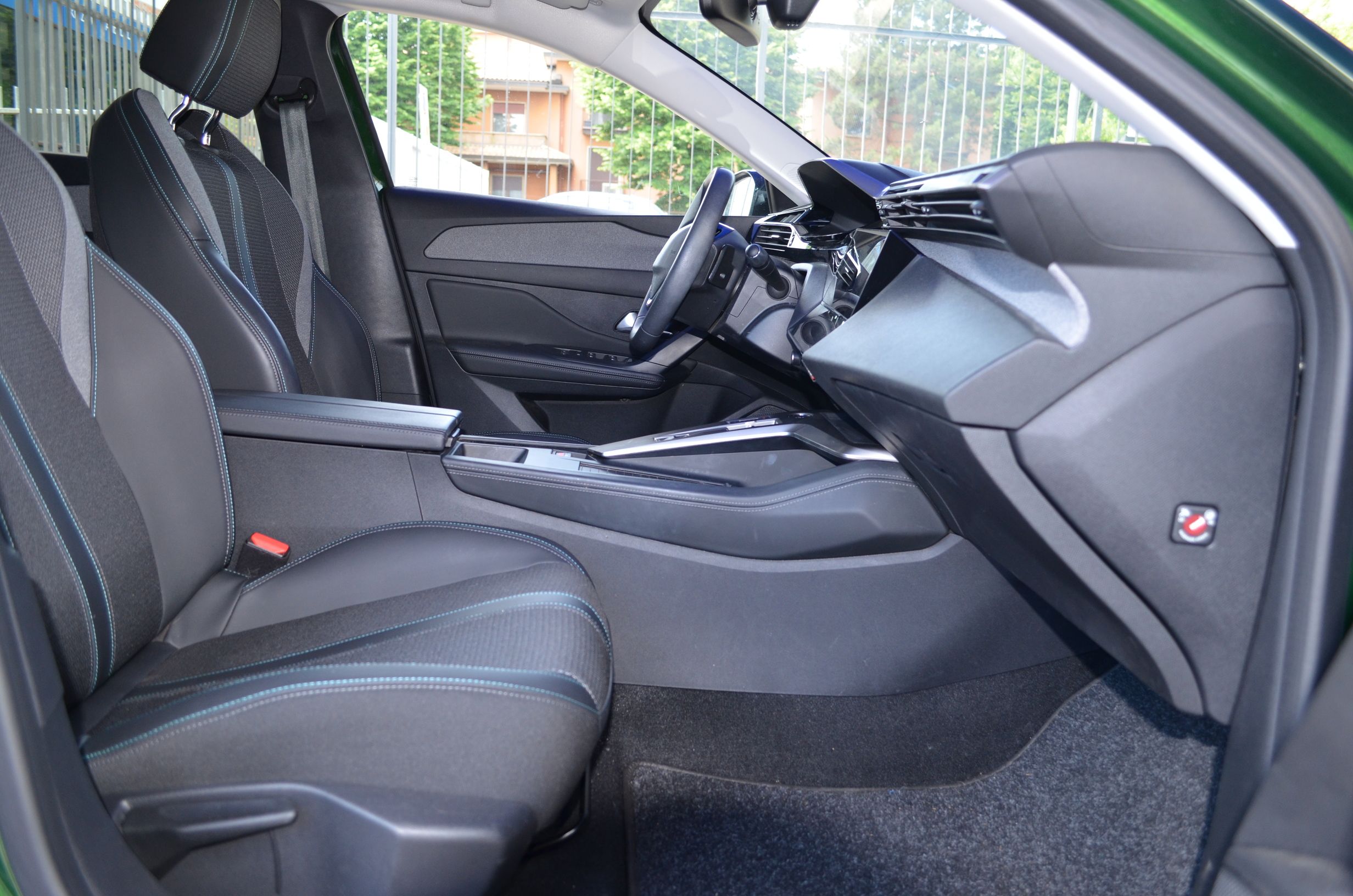 Peugeot 308 1.5 bluehdi Allure Pack s&s 130cv eat8 2024 — foto 15