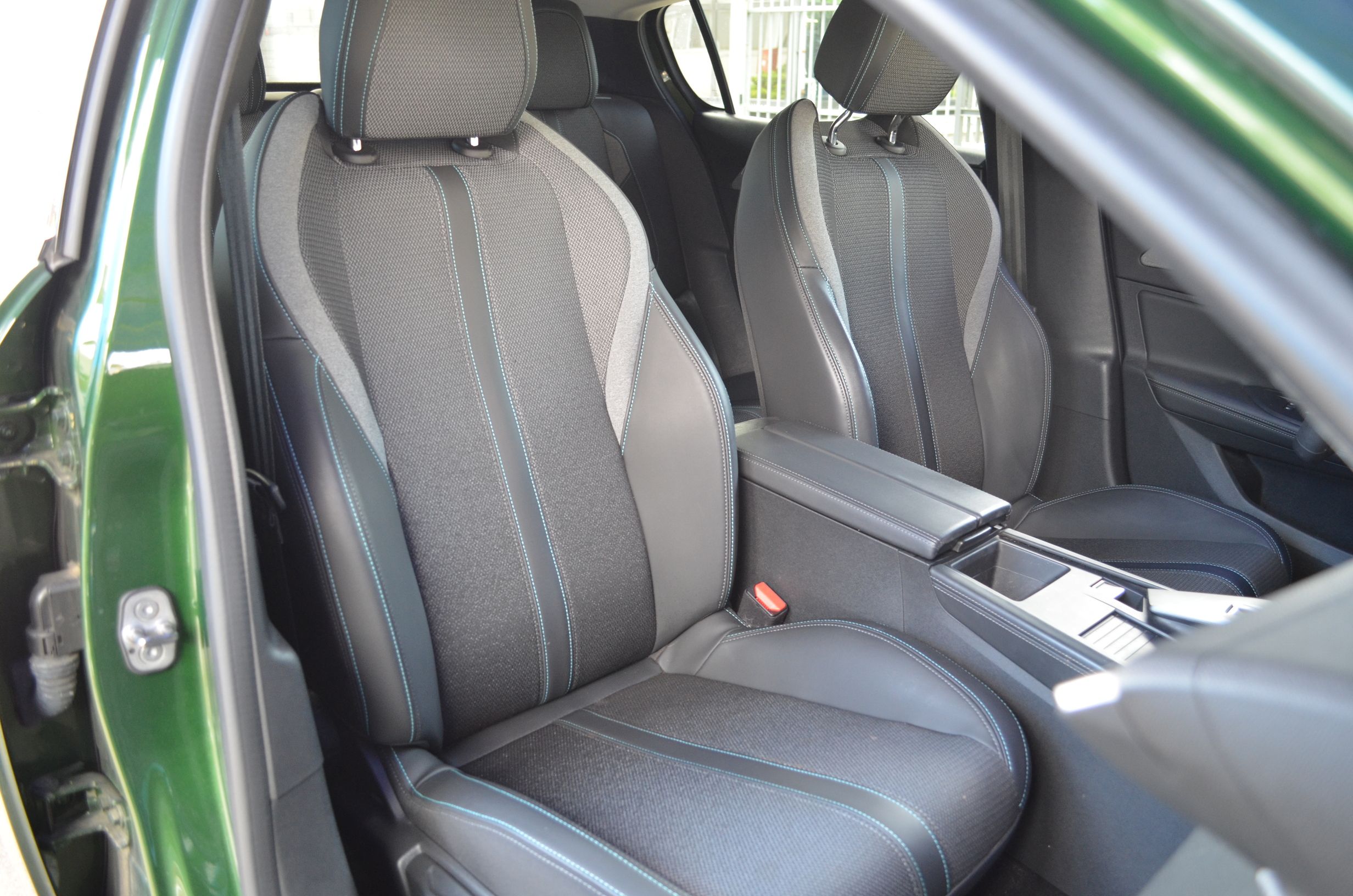 Peugeot 308 1.5 bluehdi Allure Pack s&s 130cv eat8 2024 — foto 16