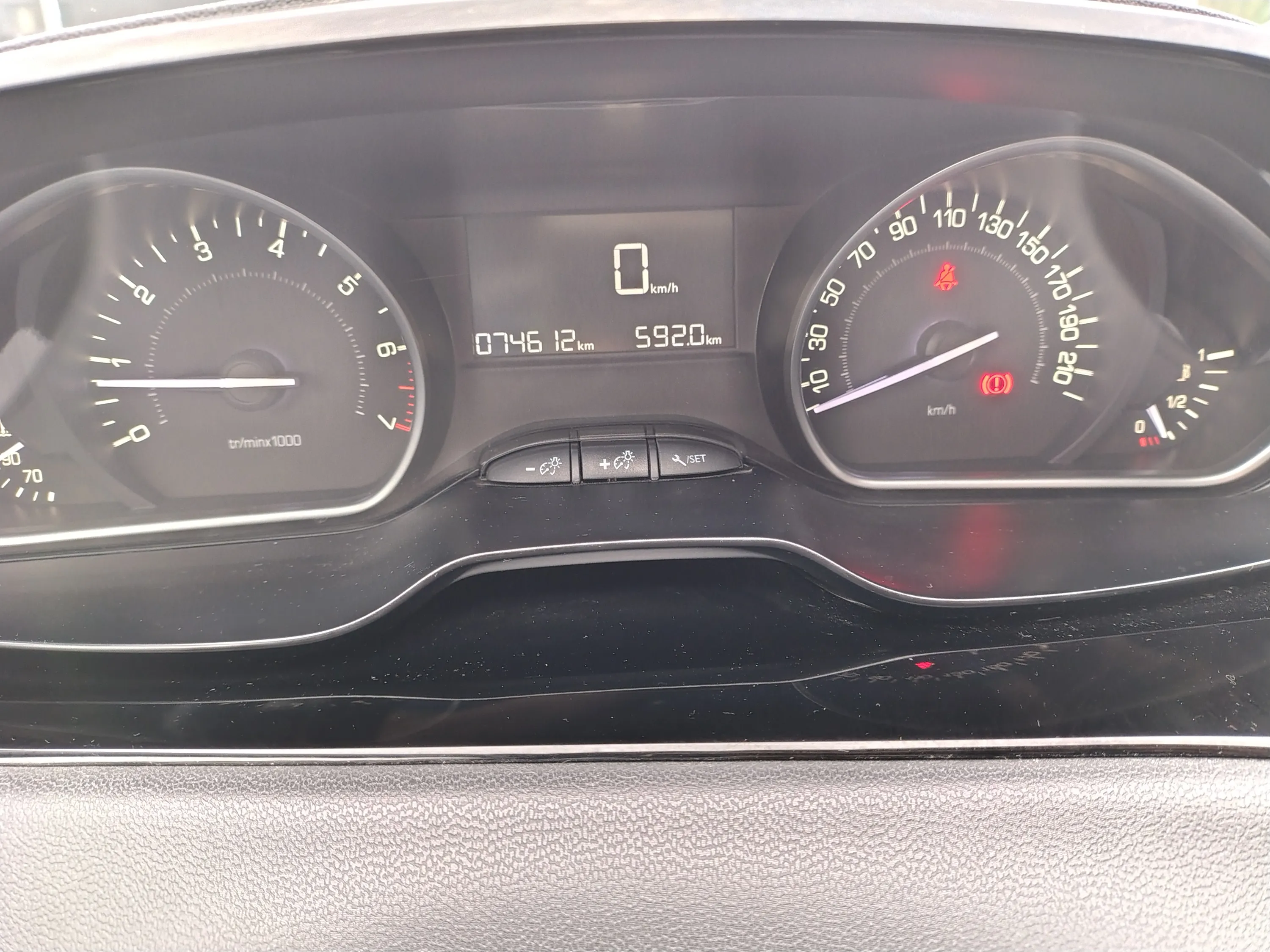 Peugeot 208 5p 1.2 puretech Allure s&s 82cv neopatentati 2018 — foto 17