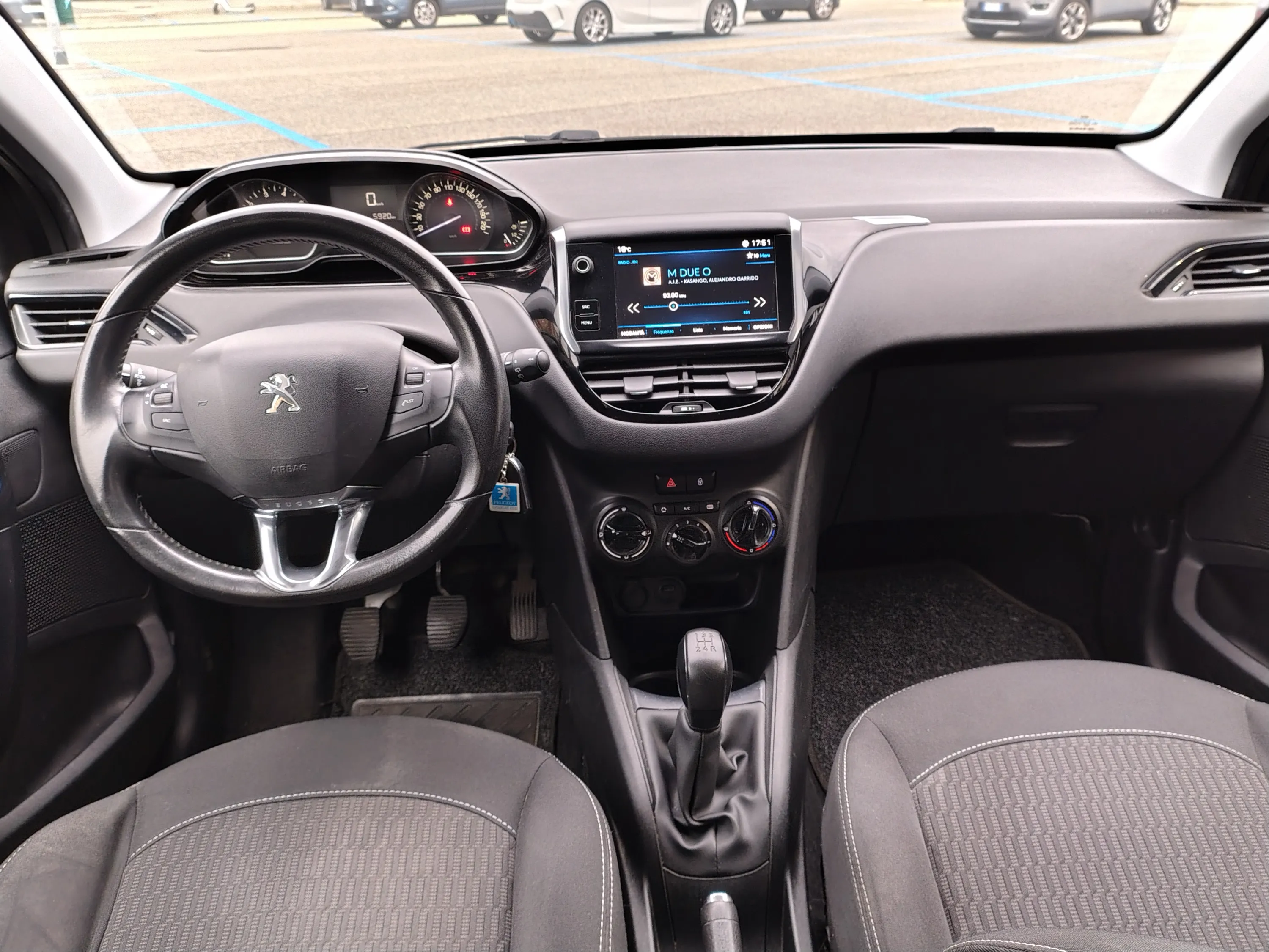 Peugeot 208 5p 1.2 puretech Allure s&s 82cv neopatentati 2018 — foto 15