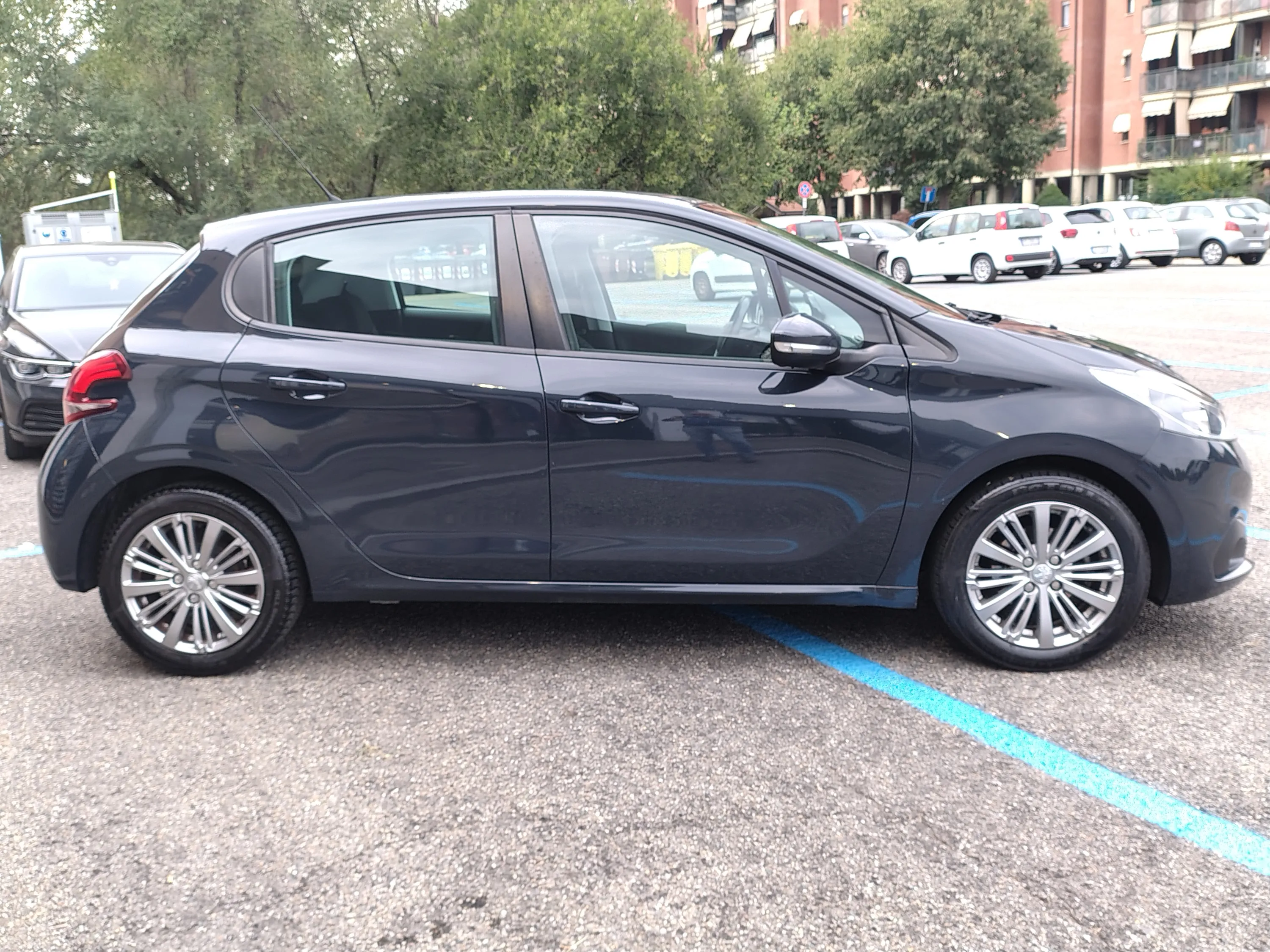 Peugeot 208 5p 1.2 puretech Allure s&s 82cv neopatentati 2018 — foto 4