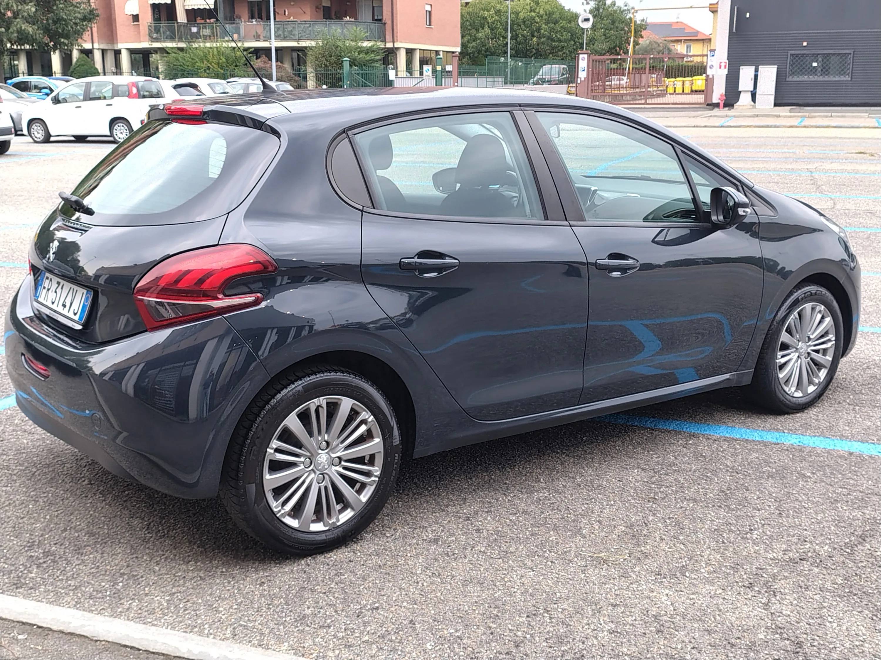 Peugeot 208 5p 1.2 puretech Allure s&s 82cv neopatentati 2018 — foto 5