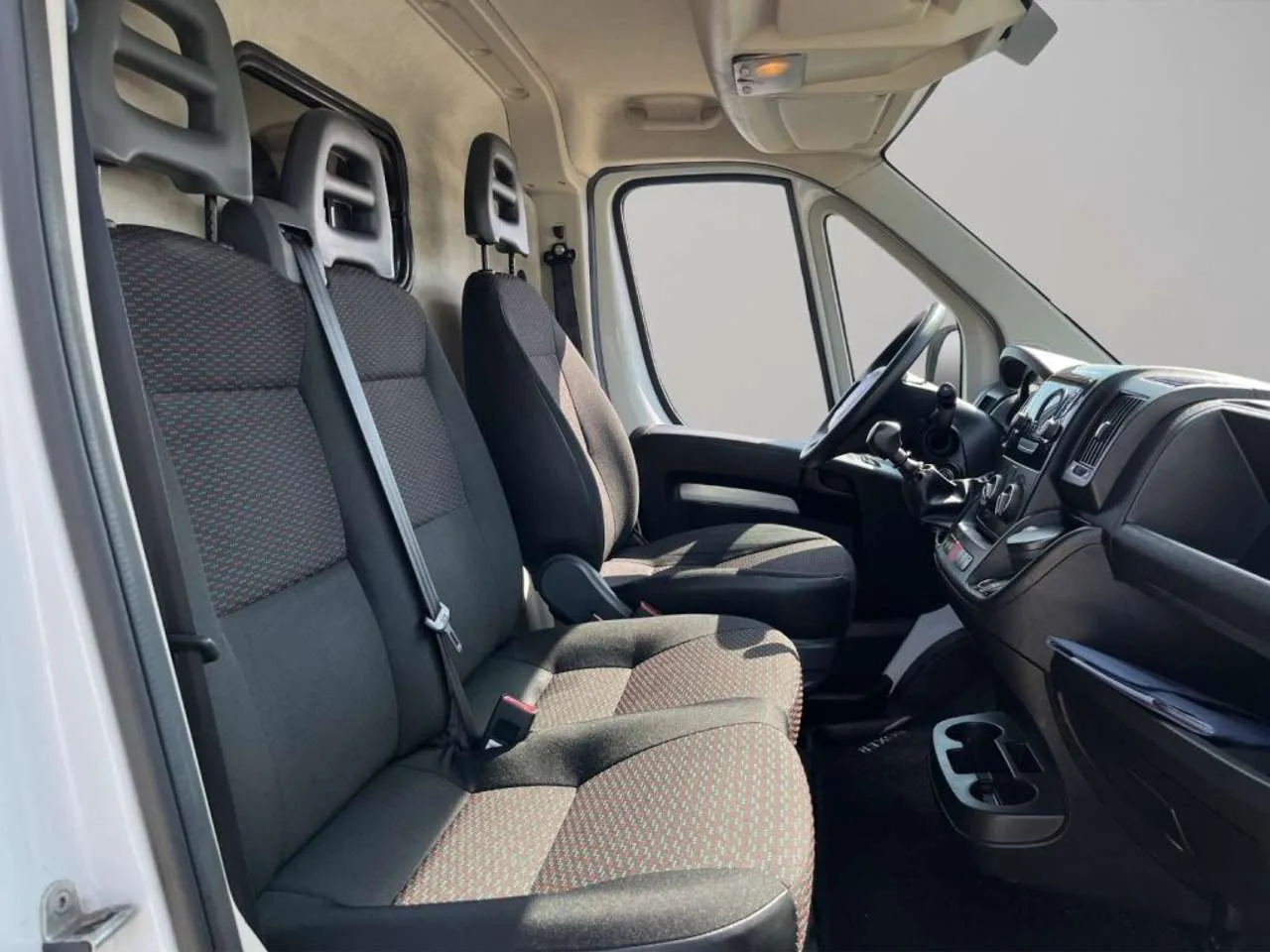 PEUGEOT Boxer 35 2.2HDi SPONDA CARICATRICE 2020 — foto 8
