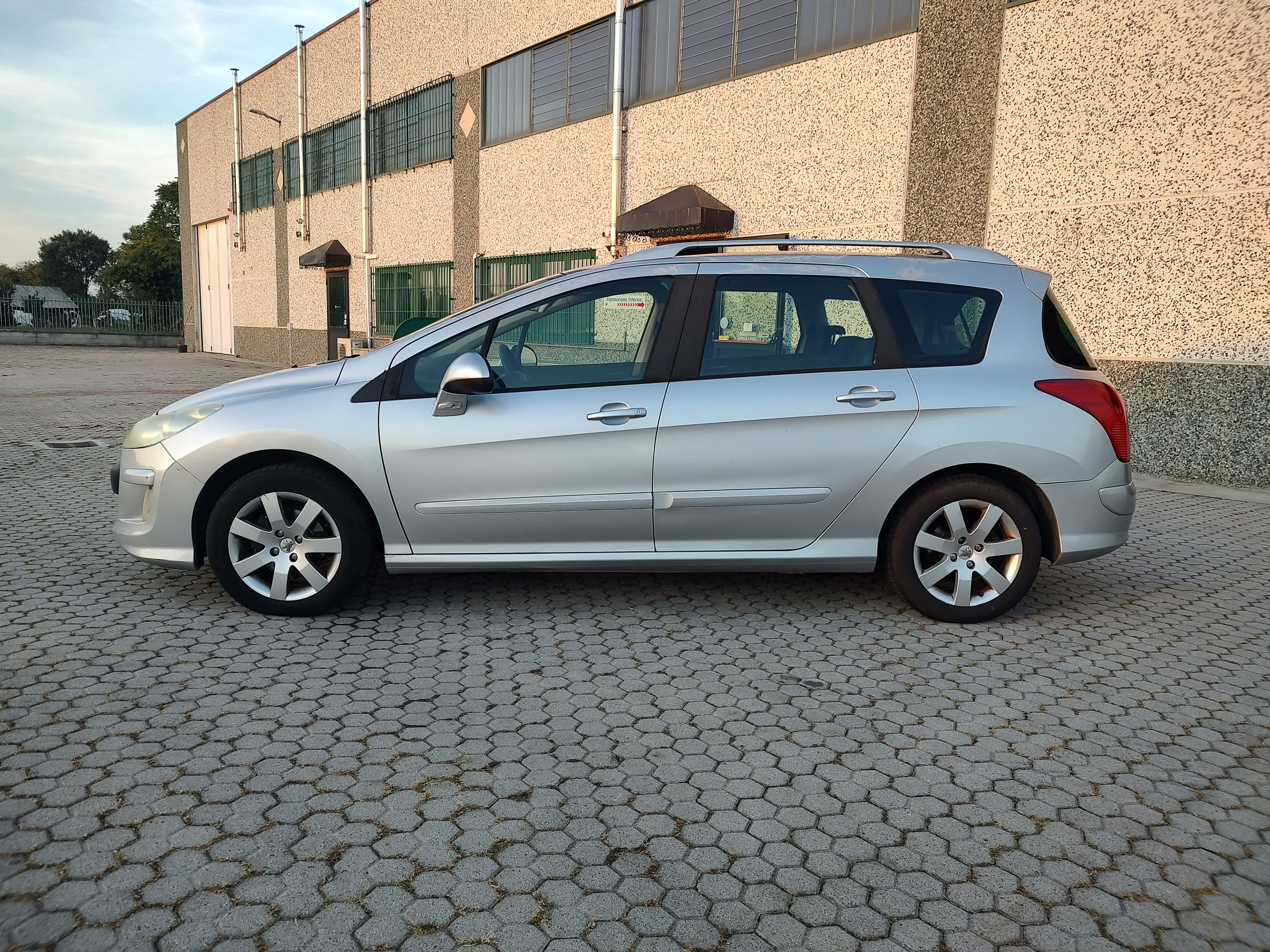 Peugeot 308 SW 1.6 hdi 16v Tecno Ciel 110cv fap 2009 — foto 8