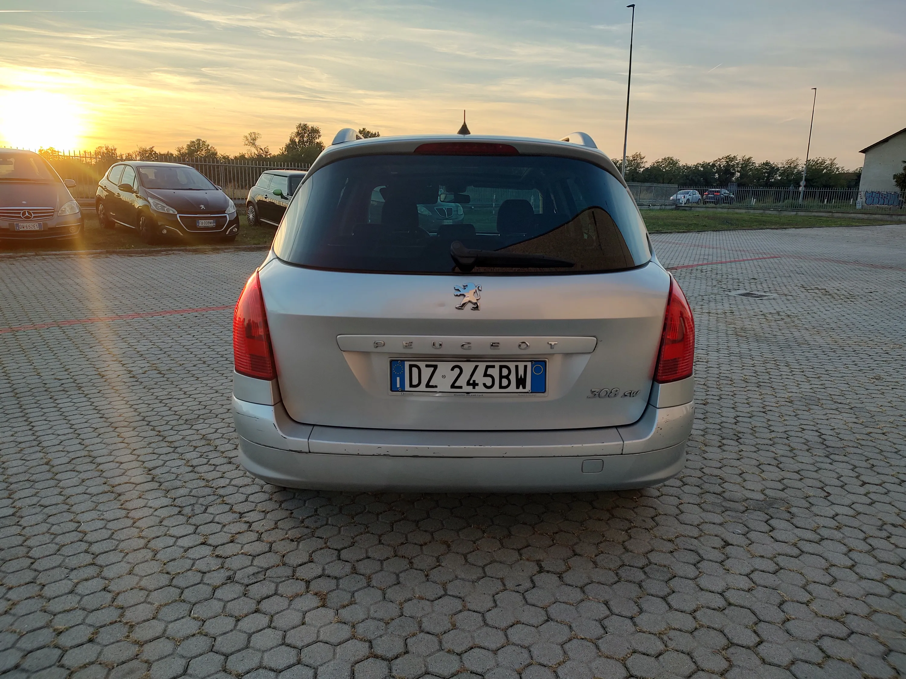Peugeot 308 SW 1.6 hdi 16v Tecno Ciel 110cv fap 2009 — foto 6