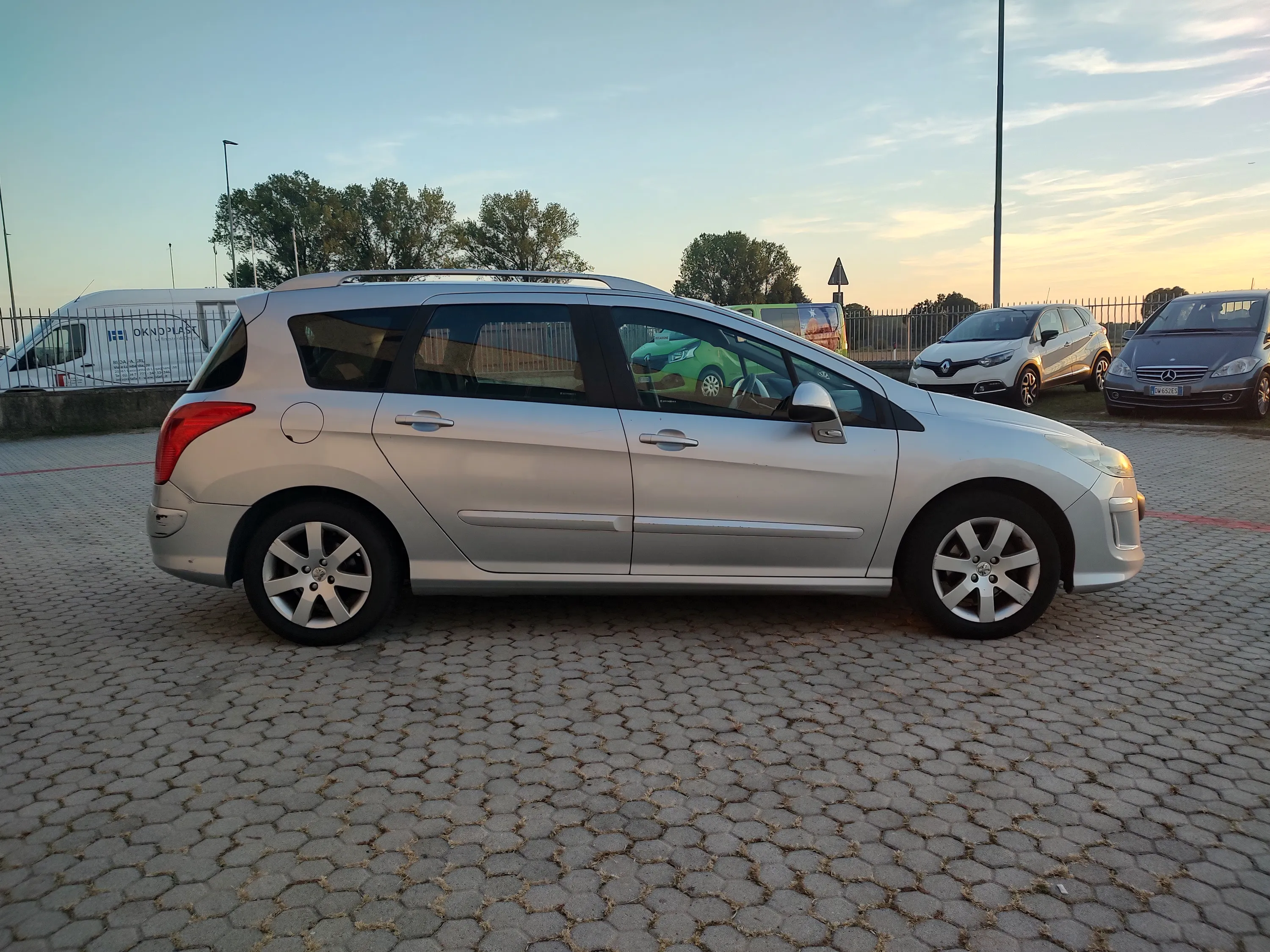 Peugeot 308 SW 1.6 hdi 16v Tecno Ciel 110cv fap 2009 — foto 4