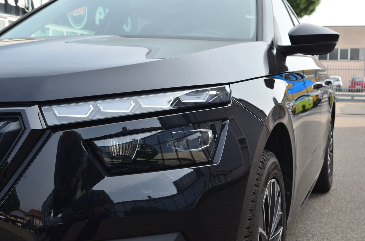 Skoda Kamiq 1.5 tsi Black Dots 150cv dsg 2023 — foto 11