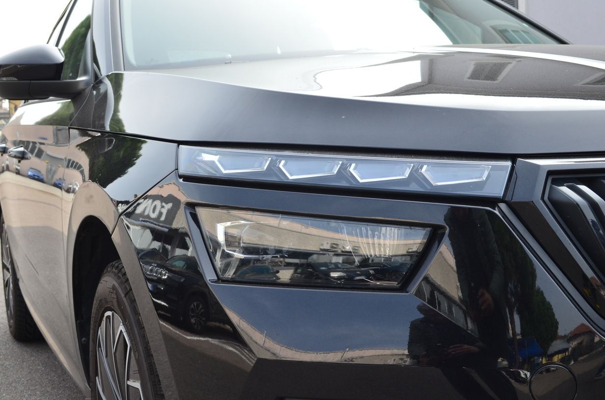 Skoda Kamiq 1.5 tsi Black Dots 150cv dsg 2023 — foto 12
