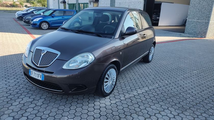 Lancia Ypsilon 1.2 8v Argento 69cv 2010