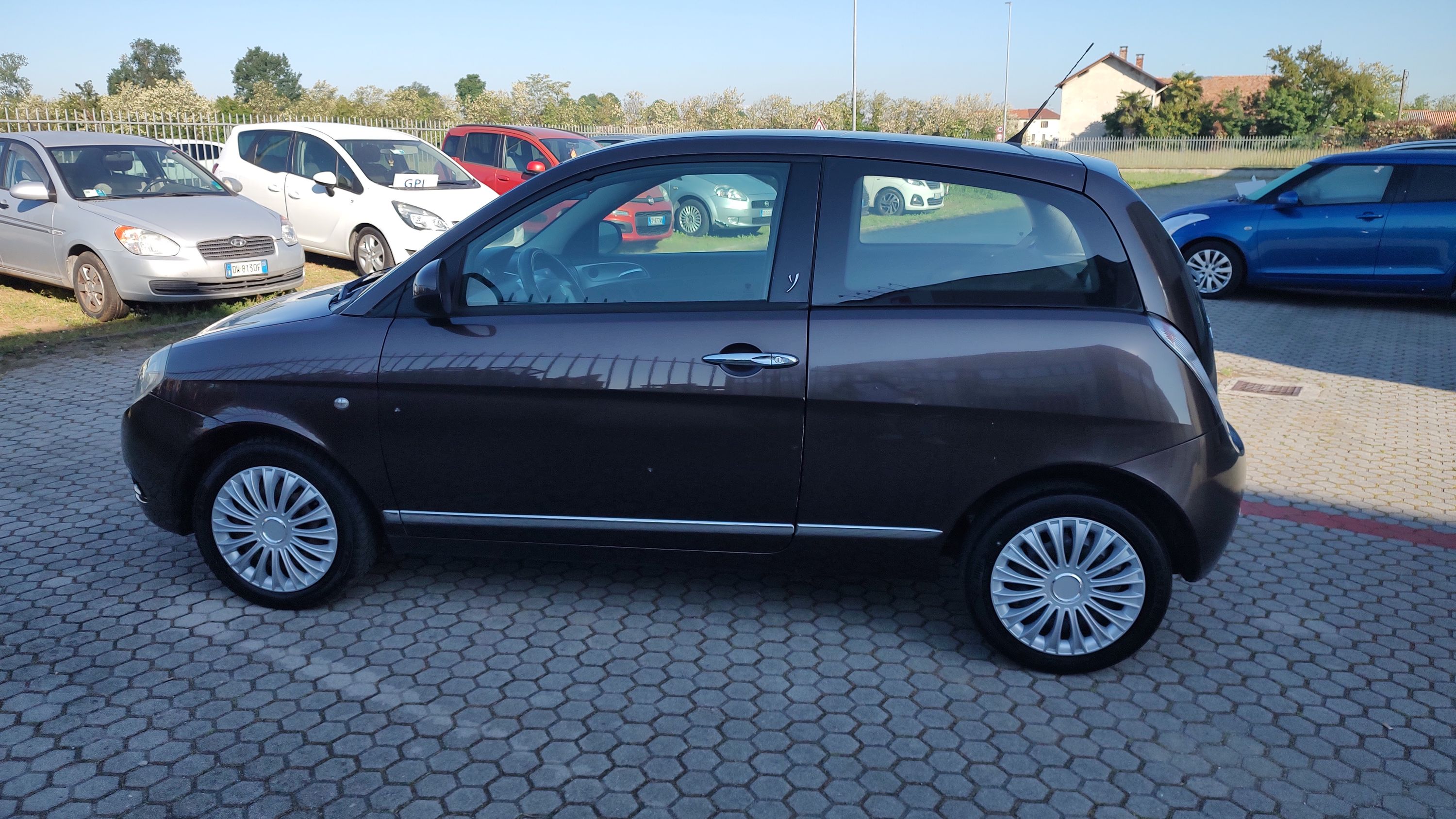 Lancia Ypsilon 1.2 8v Argento 69cv 2010 — foto 2