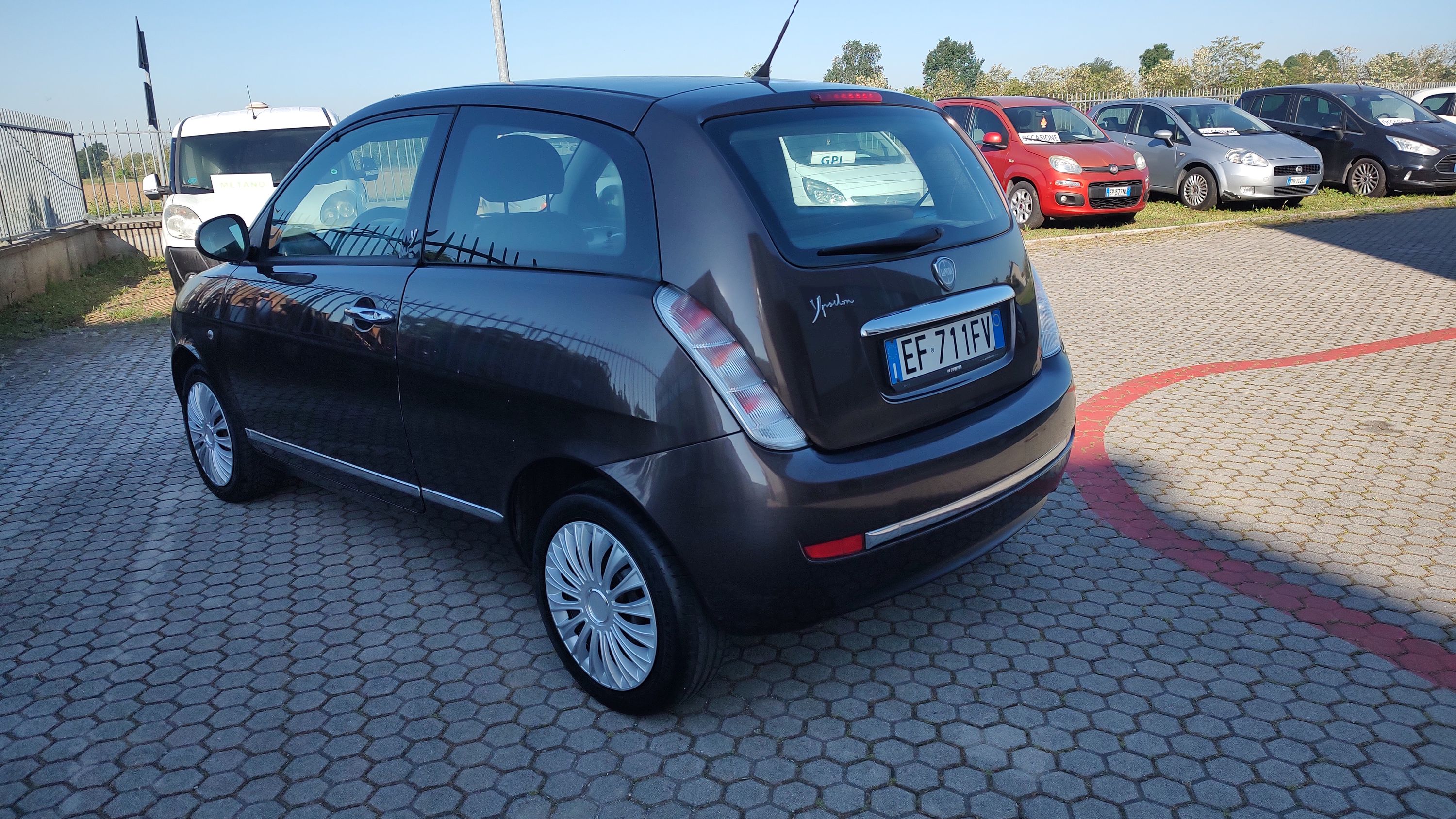 Lancia Ypsilon 1.2 8v Argento 69cv 2010 — foto 3