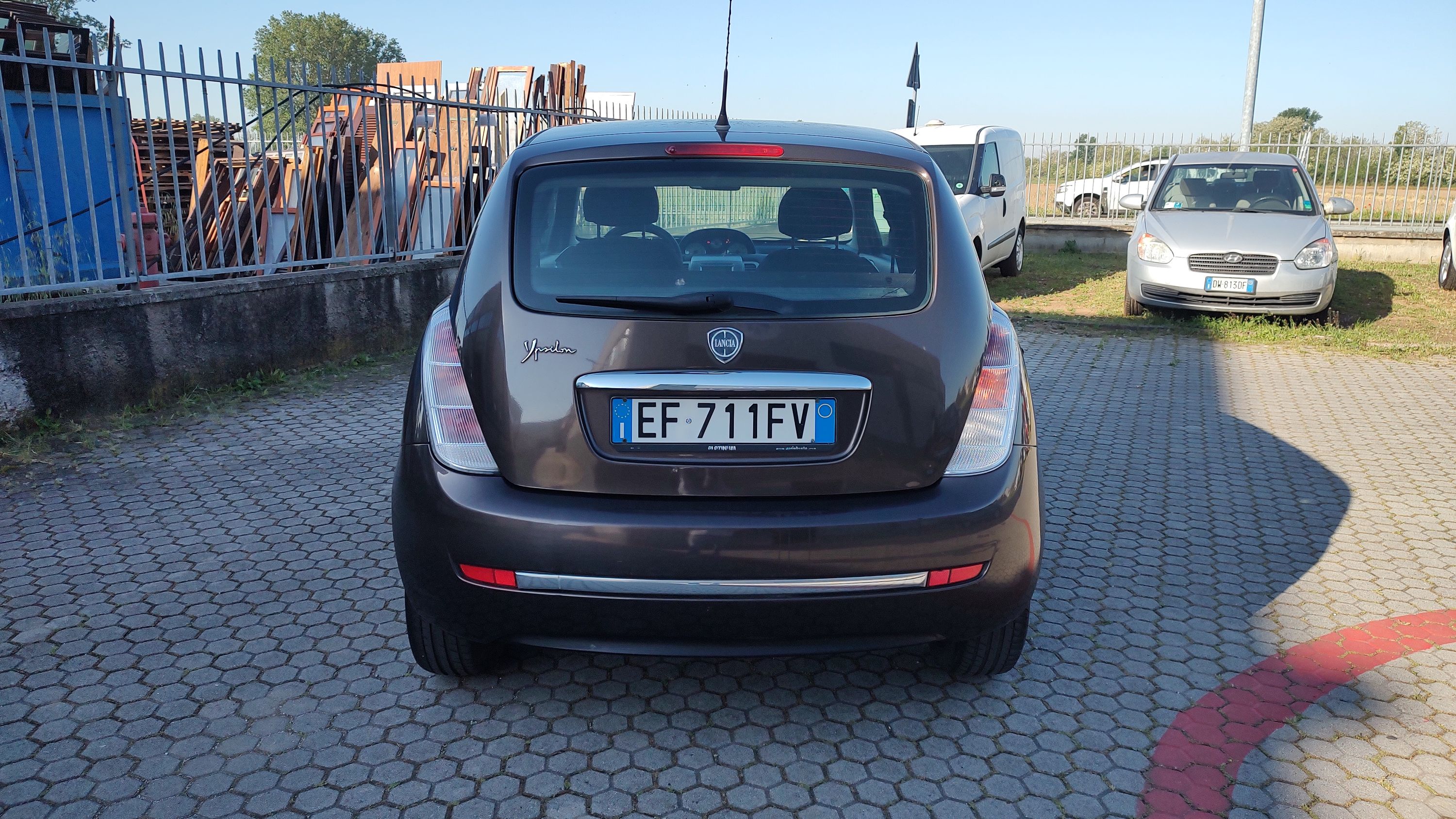 Lancia Ypsilon 1.2 8v Argento 69cv 2010 — foto 4
