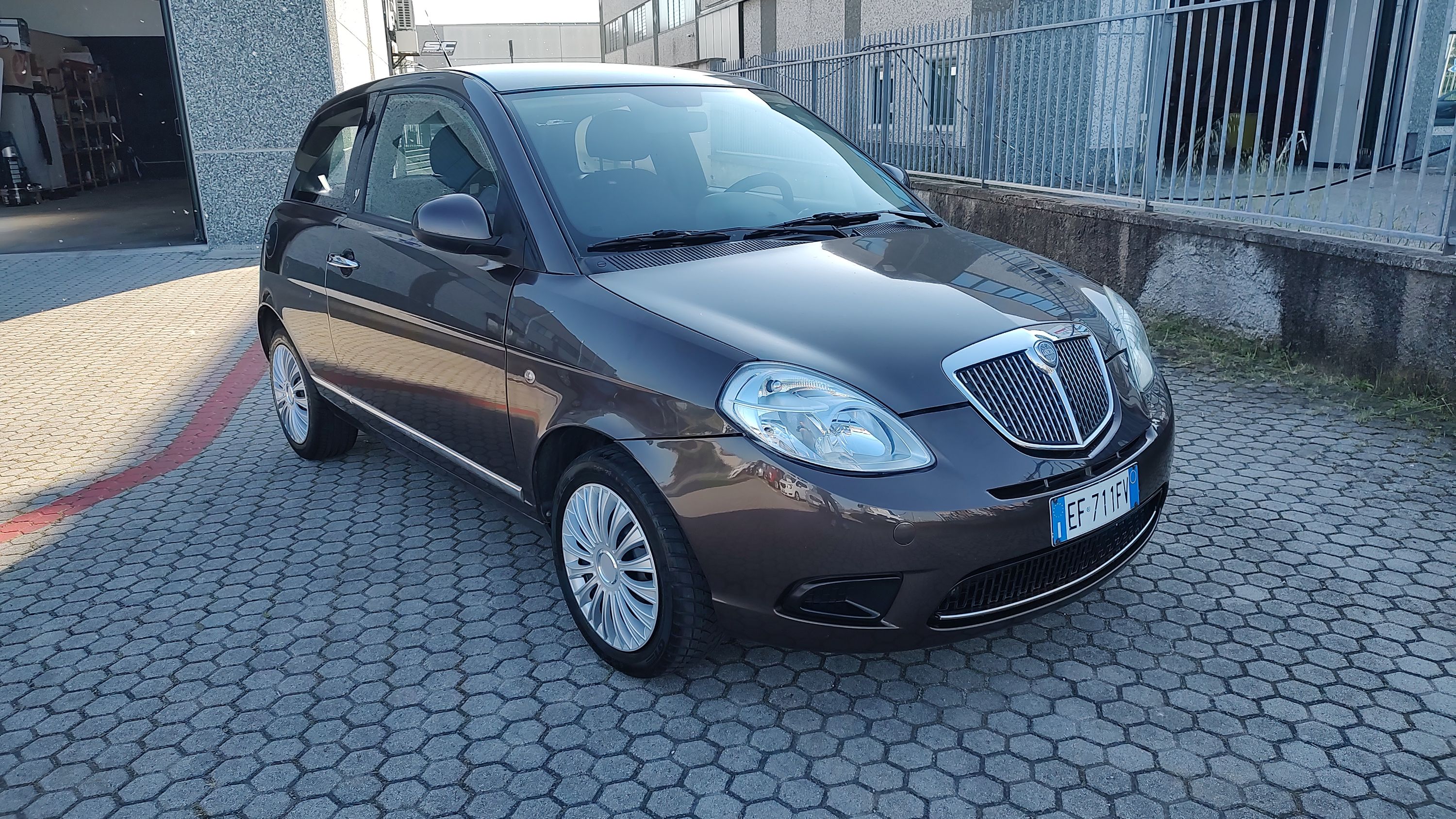 Lancia Ypsilon 1.2 8v Argento 69cv 2010 — foto 7