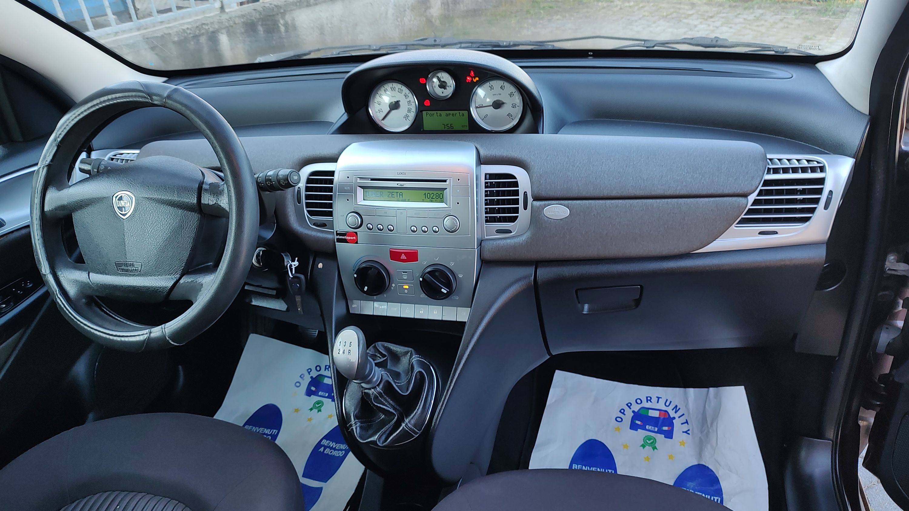 Lancia Ypsilon 1.2 8v Argento 69cv 2010 — foto 10