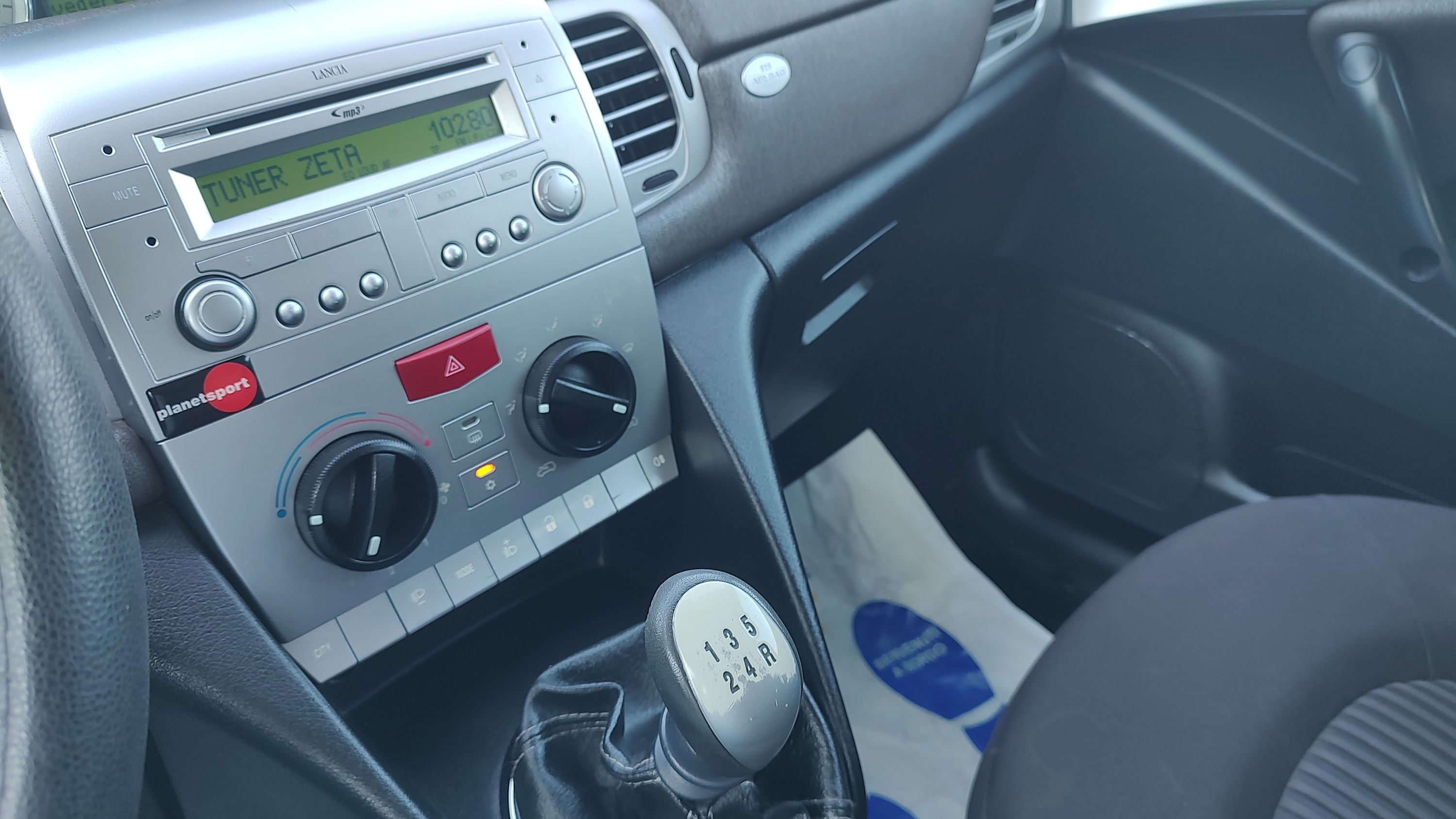 Lancia Ypsilon 1.2 8v Argento 69cv 2010 — foto 11