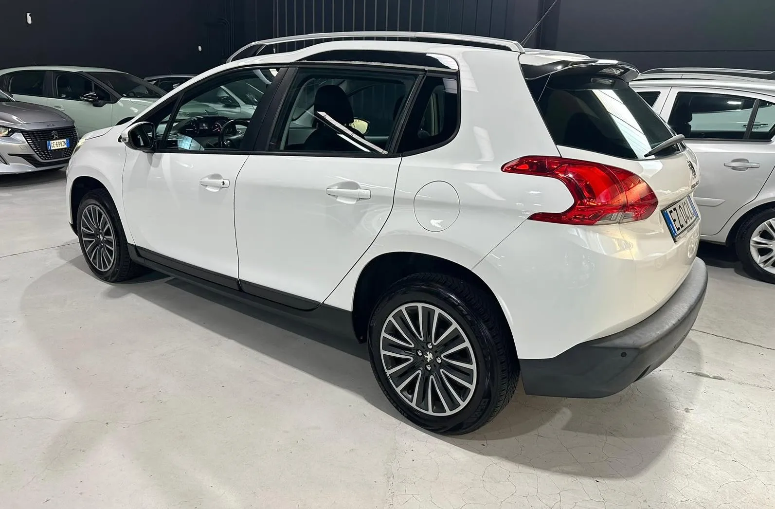Peugeot 2008 Benzina Neopatentati 2015 — foto 4