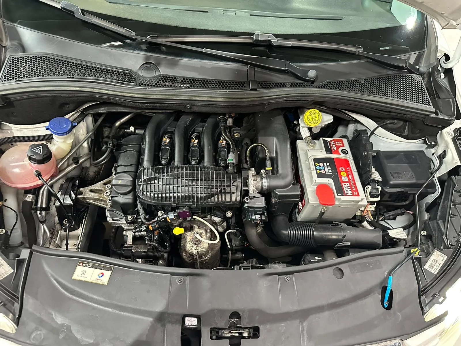 Peugeot 2008 Benzina Neopatentati 2015 — foto 13
