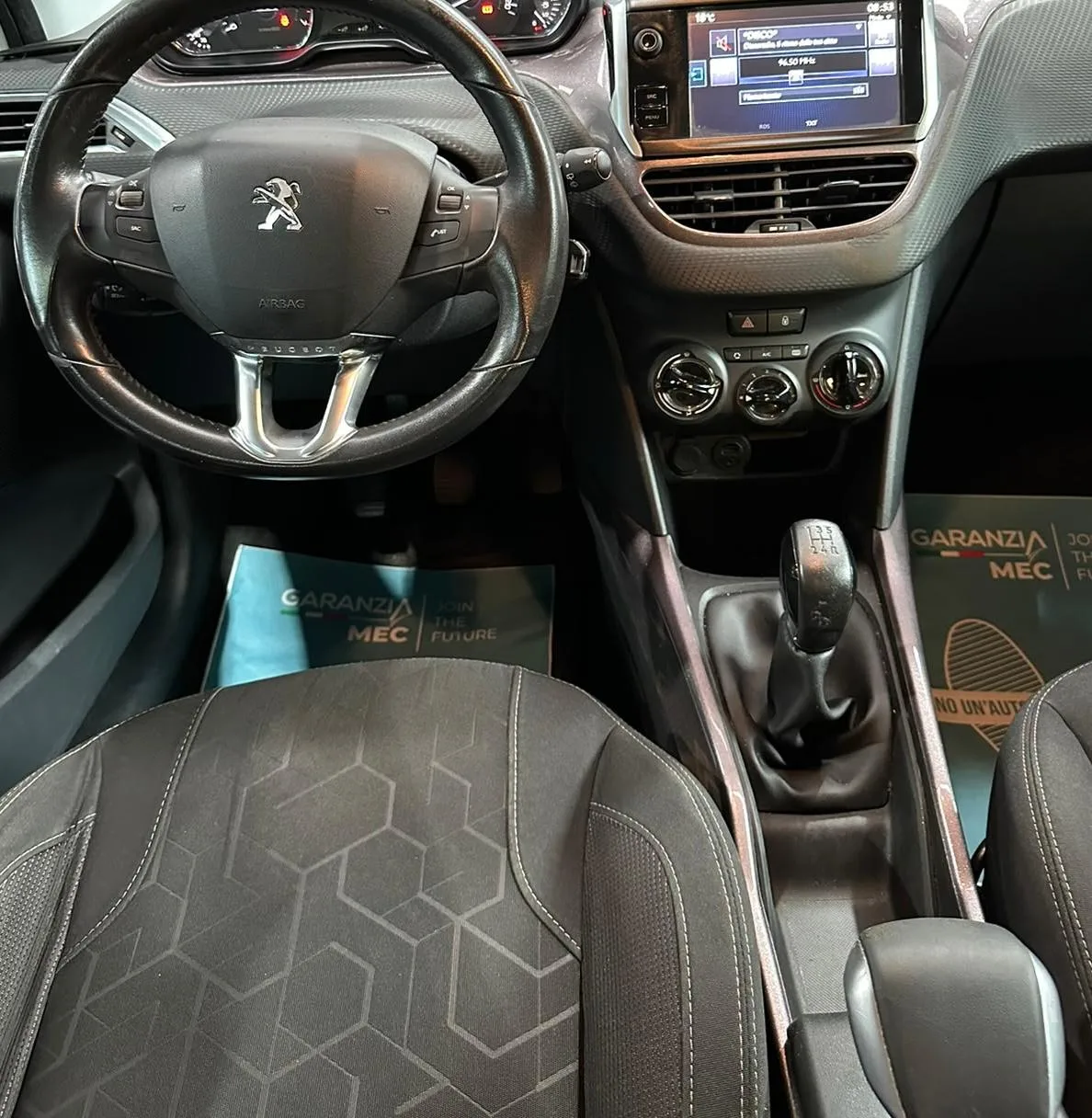 Peugeot 2008 Benzina Neopatentati 2015 — foto 9