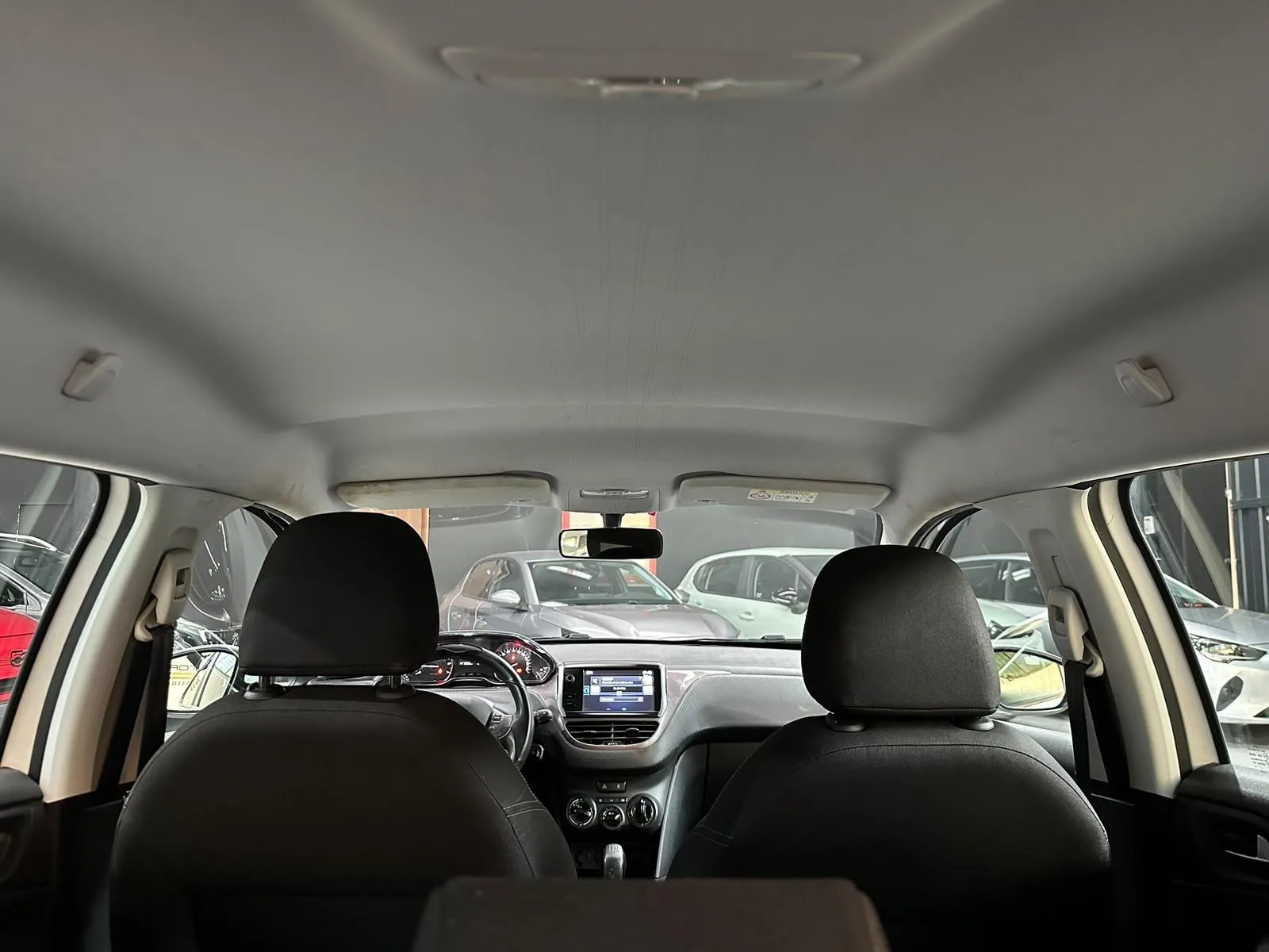 Peugeot 2008 Benzina Neopatentati 2015 — foto 12