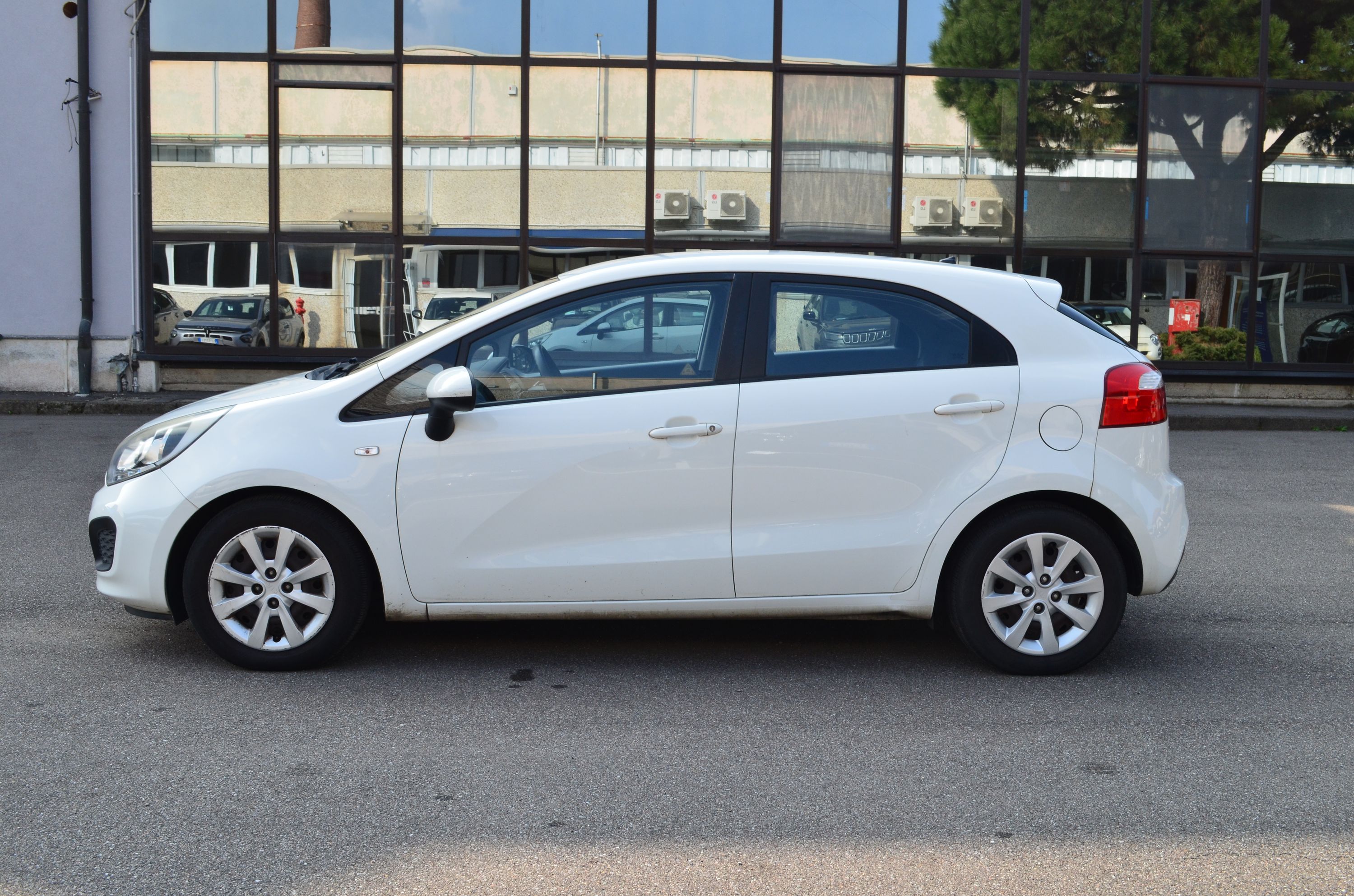 Kia Rio 5p 1.4 crdi EX 2012 — foto 2