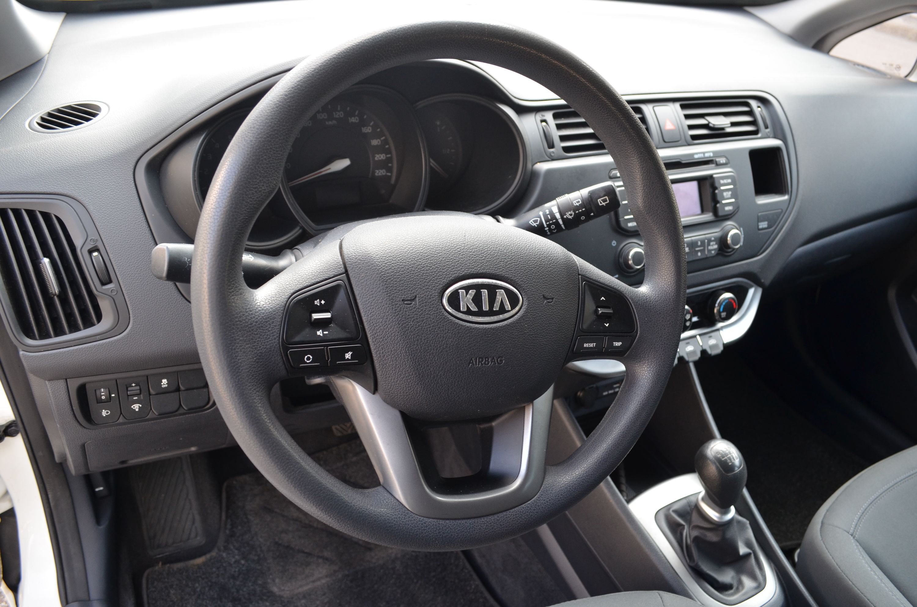 Kia Rio 5p 1.4 crdi EX 2012 — foto 10