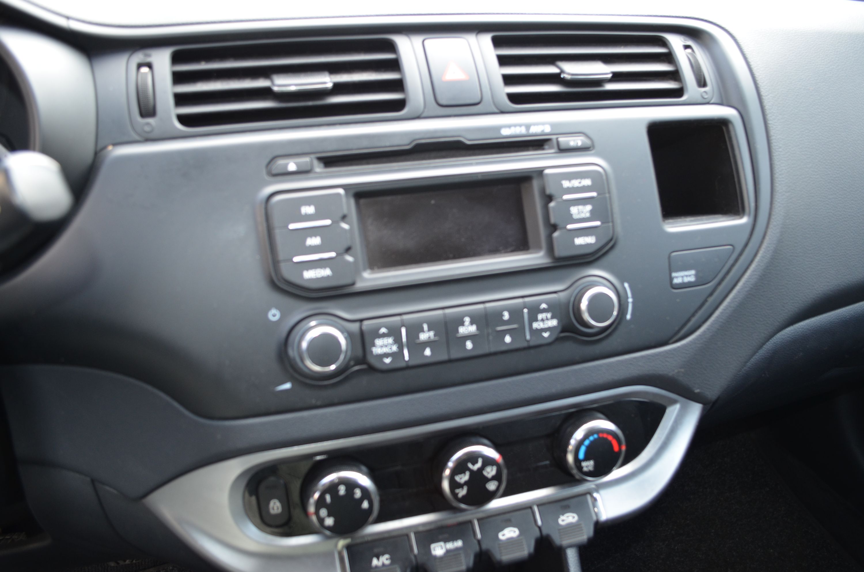 Kia Rio 5p 1.4 crdi EX 2012 — foto 11