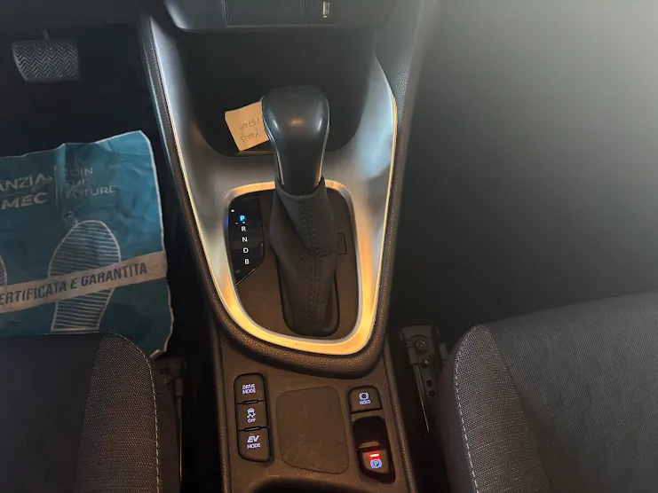 Toyota YARIS 1.5 HYBRID TREND 5P. NEOPATENTATI 2021 — foto 19