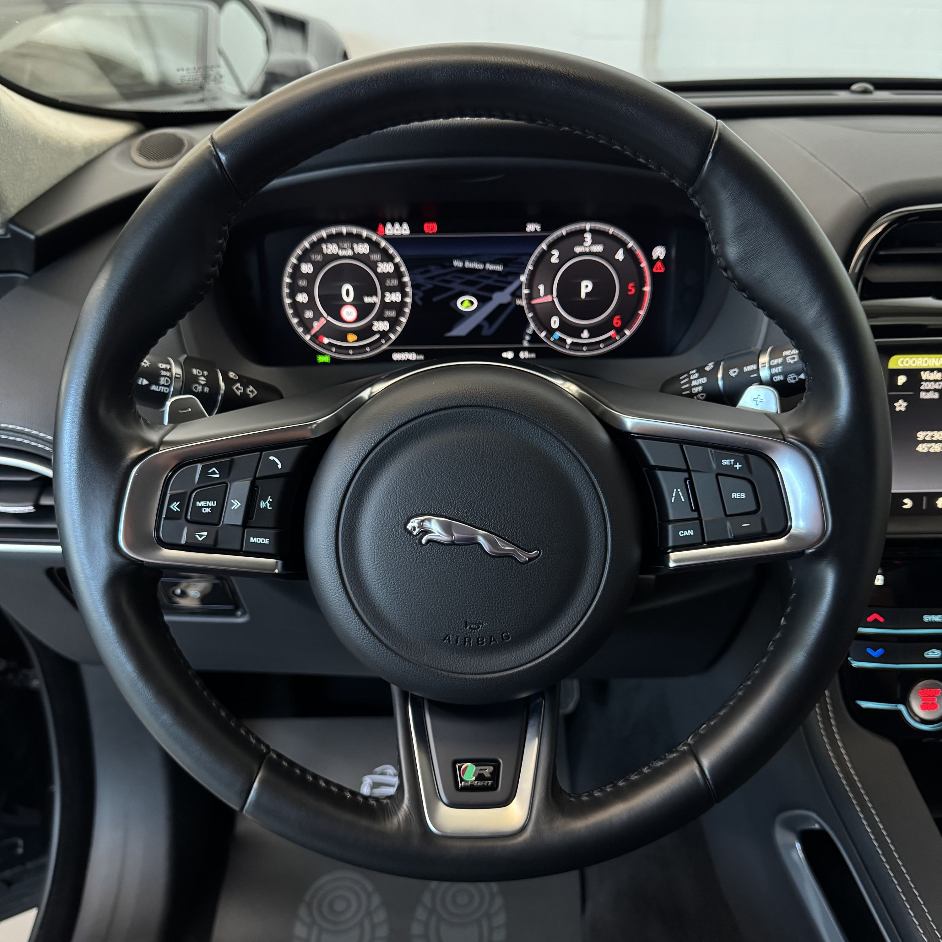 Jaguar F-Pace R-Sport 2.0cc 180cv AWD CarPlay Finanziabile 2018 — foto 16